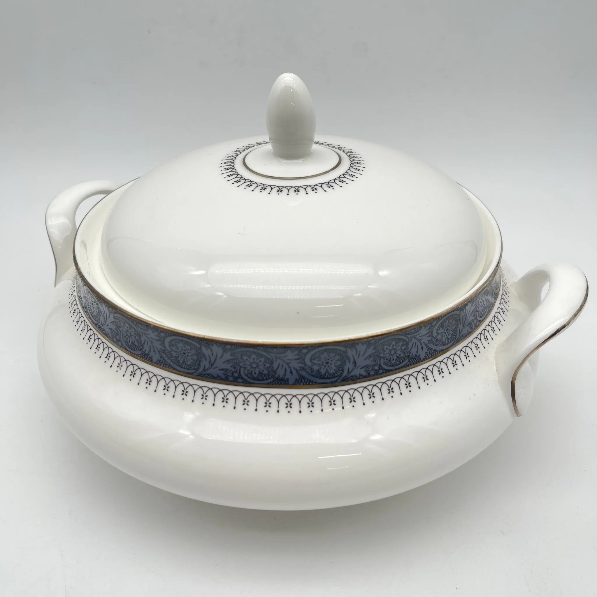 [Vintage] Soupturen / Royal Doulton / Sherbrooke / 1970-1990s / Fine Bone China / England / Silver, Acanthus, Festoon