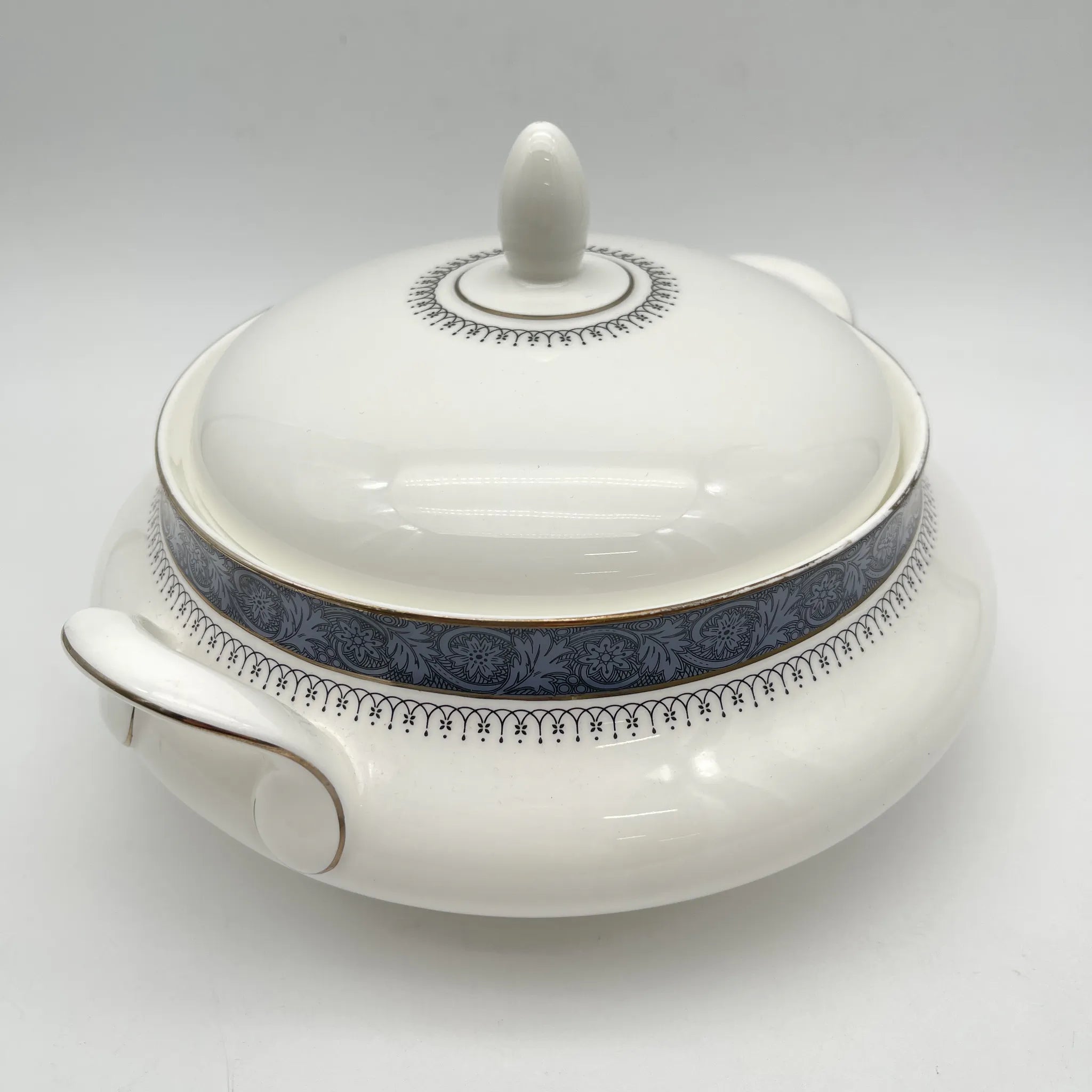 [Vintage] Soupturen / Royal Doulton / Sherbrooke / 1970-1990s / Fine Bone China / England / Silver, Acanthus, Festoon