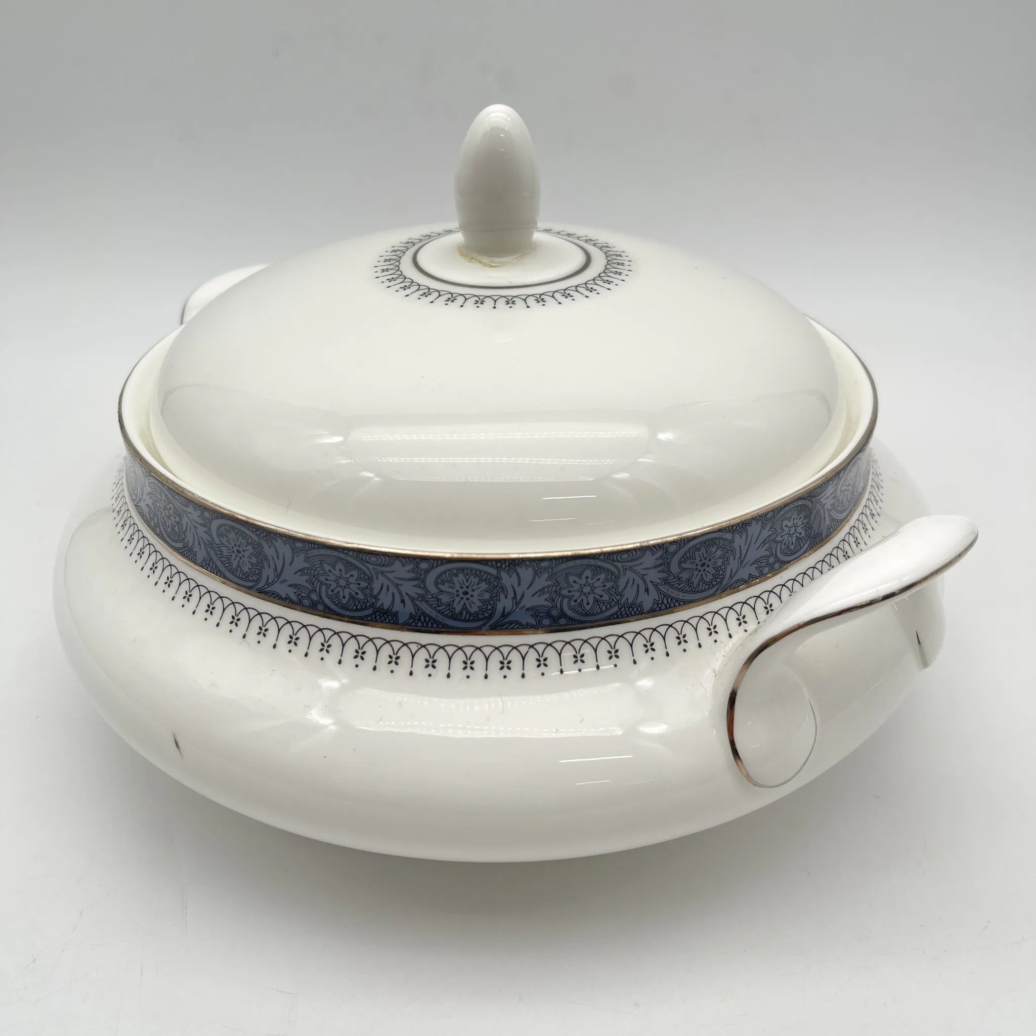 [Vintage] Soupturen / Royal Doulton / Sherbrooke / 1970-1990s / Fine Bone China / England / Silver, Acanthus, Festoon