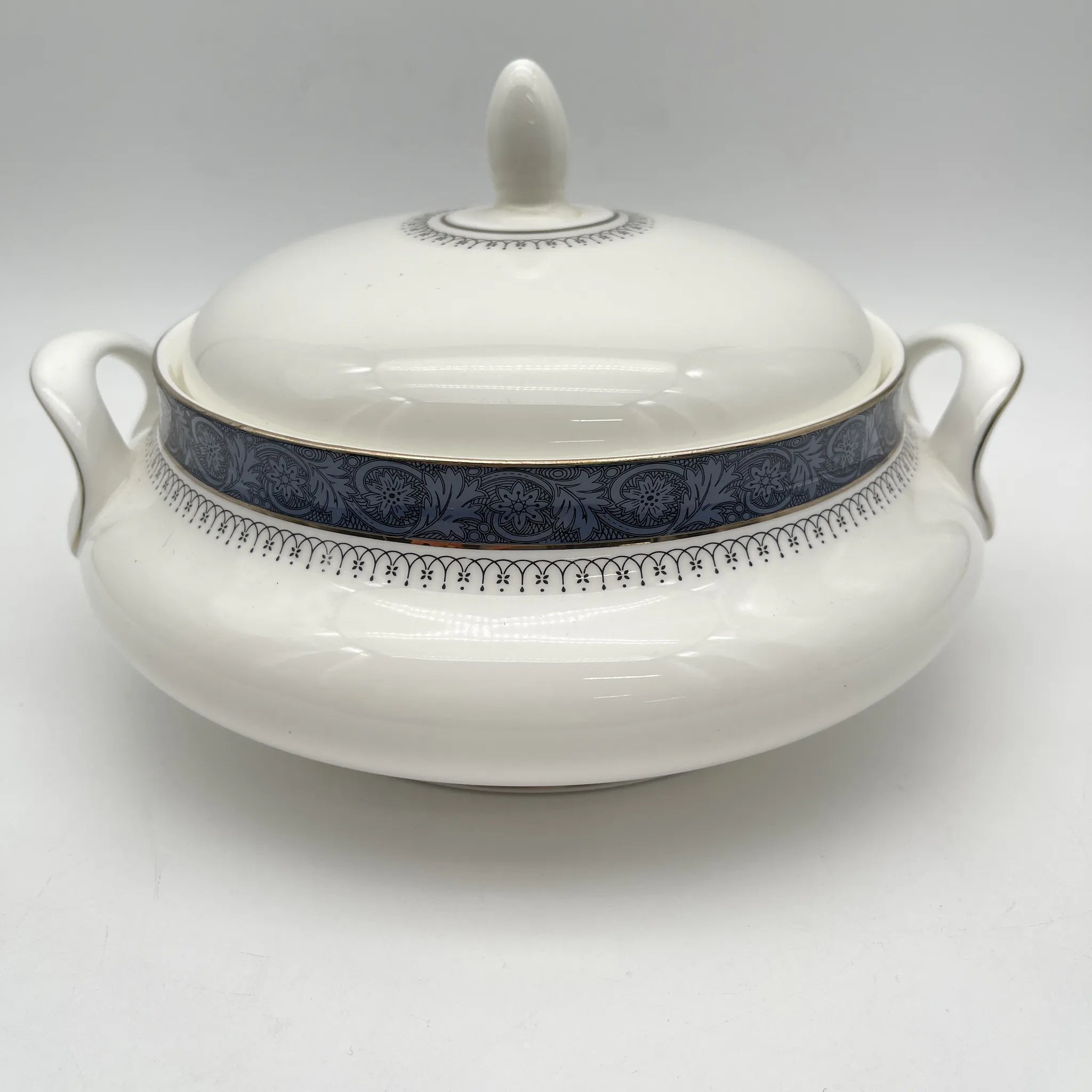 [Vintage] Soupturen / Royal Doulton / Sherbrooke / 1970-1990s / Fine Bone China / England / Silver, Acanthus, Festoon