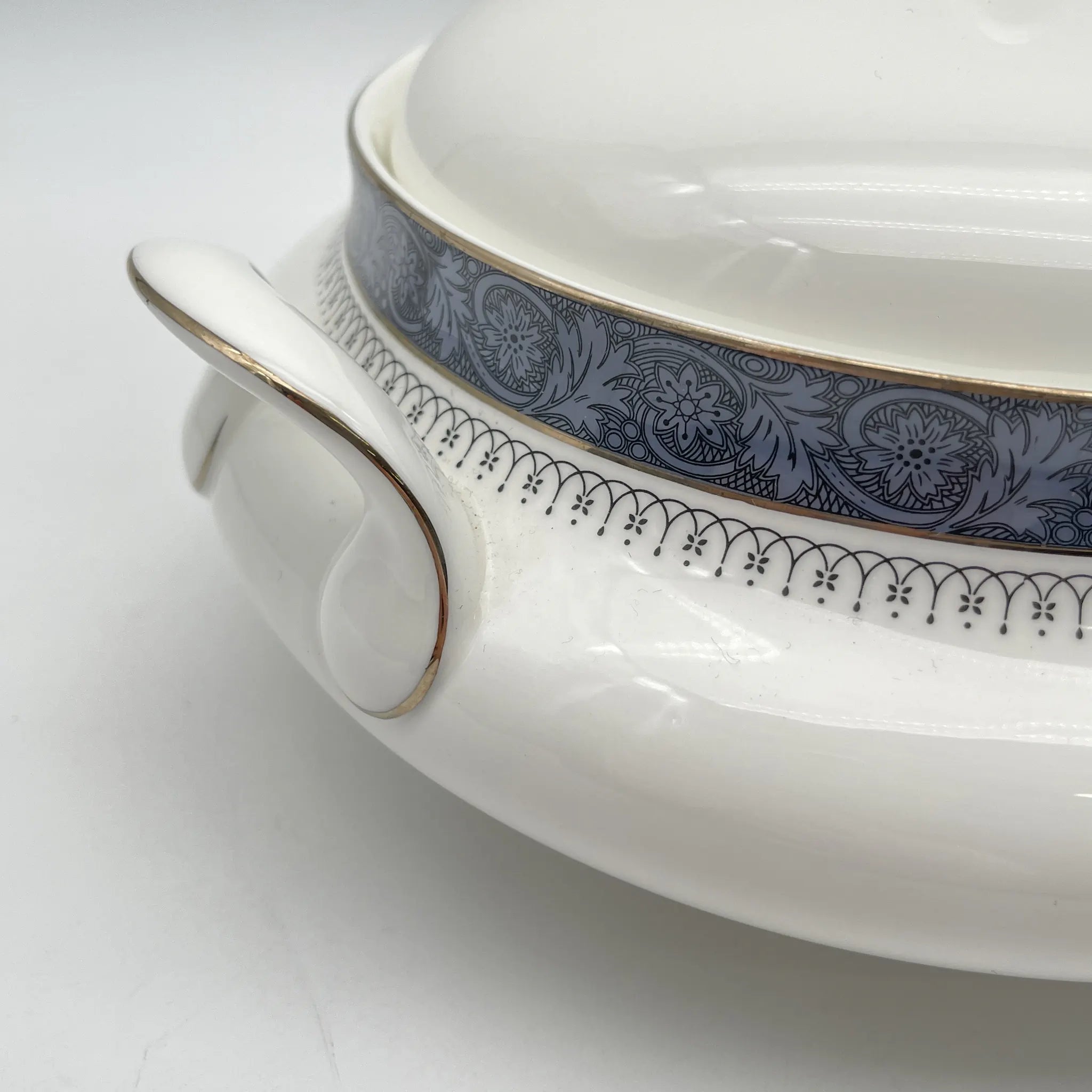 [Vintage] Soupturen / Royal Doulton / Sherbrooke / 1970-1990s / Fine Bone China / England / Silver, Acanthus, Festoon