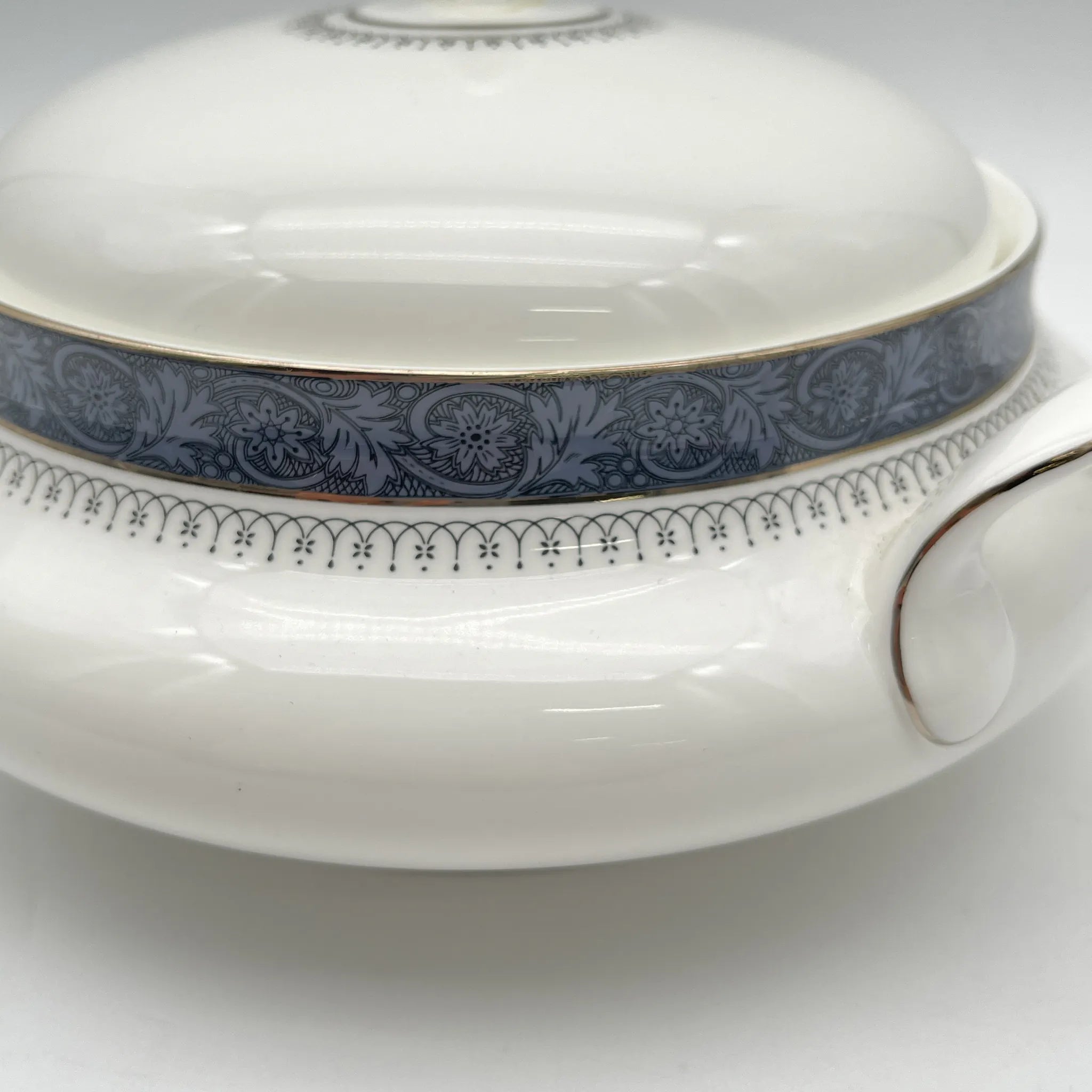 [Vintage] Soupturen / Royal Doulton / Sherbrooke / 1970-1990s / Fine Bone China / England / Silver, Acanthus, Festoon