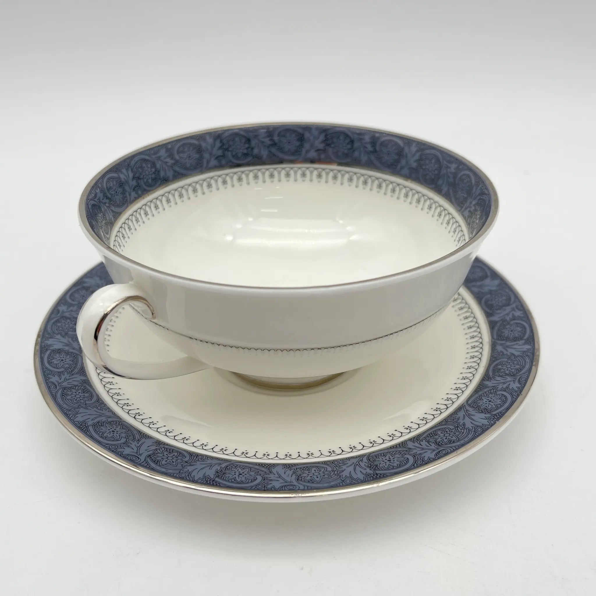[Vintage] Soup cup & saucer 2P / Royal Doulton / Sherbrooke / 1970-1990s / Fine Bone China / England / Silver, Acanthus, Festoon (festoon)