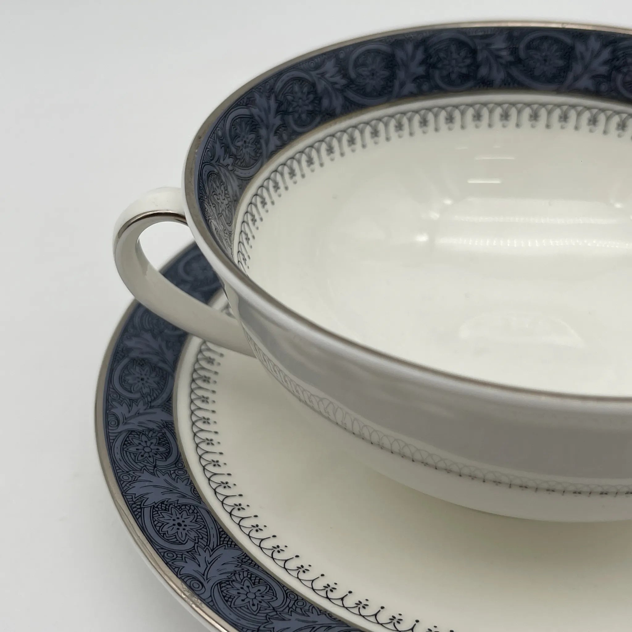 [Vintage] Soup cup & saucer 2P / Royal Doulton / Sherbrooke / 1970-1990s / Fine Bone China / England / Silver, Acanthus, Festoon (festoon)