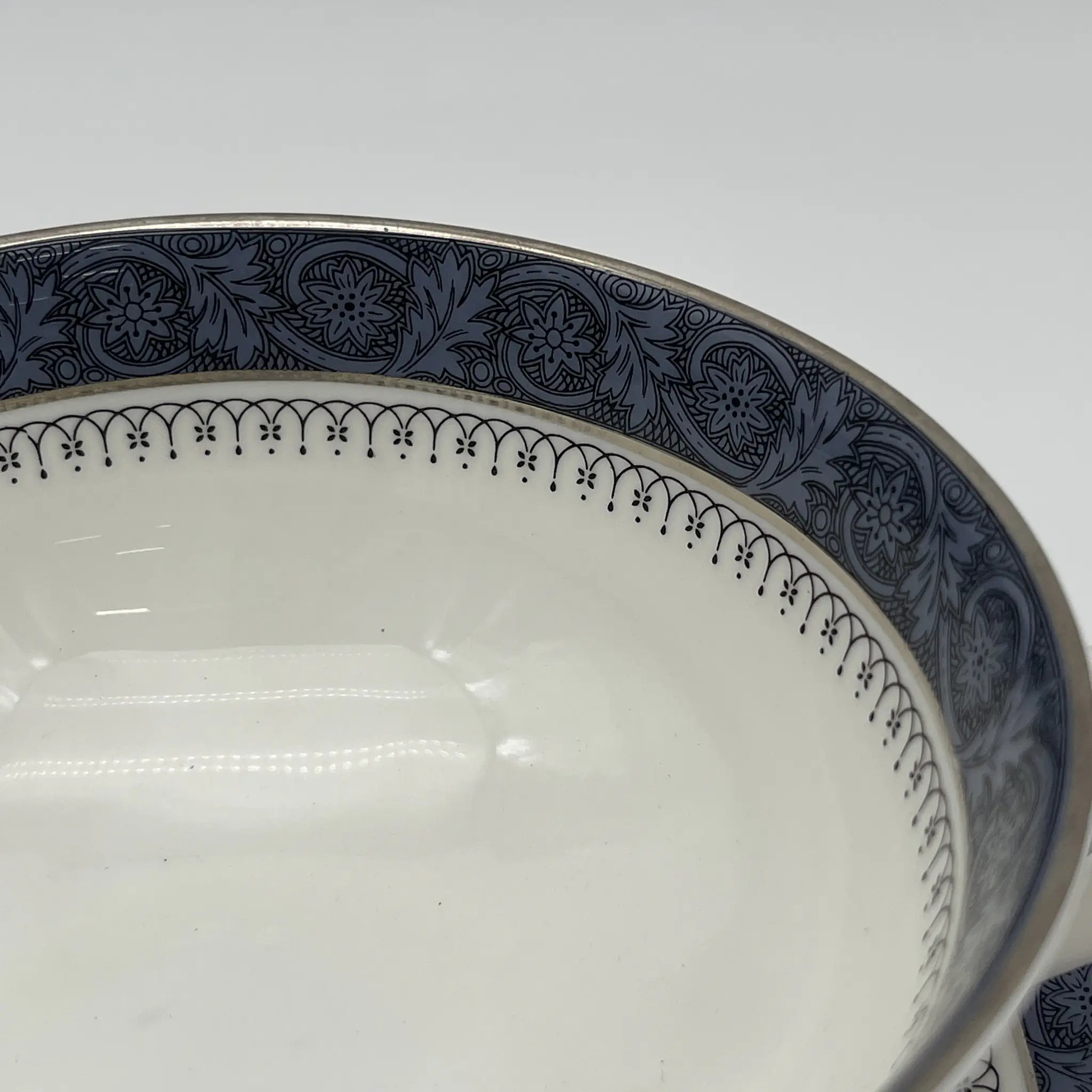 [Vintage] Soup cup & saucer 2P / Royal Doulton / Sherbrooke / 1970-1990s / Fine Bone China / England / Silver, Acanthus, Festoon (festoon)
