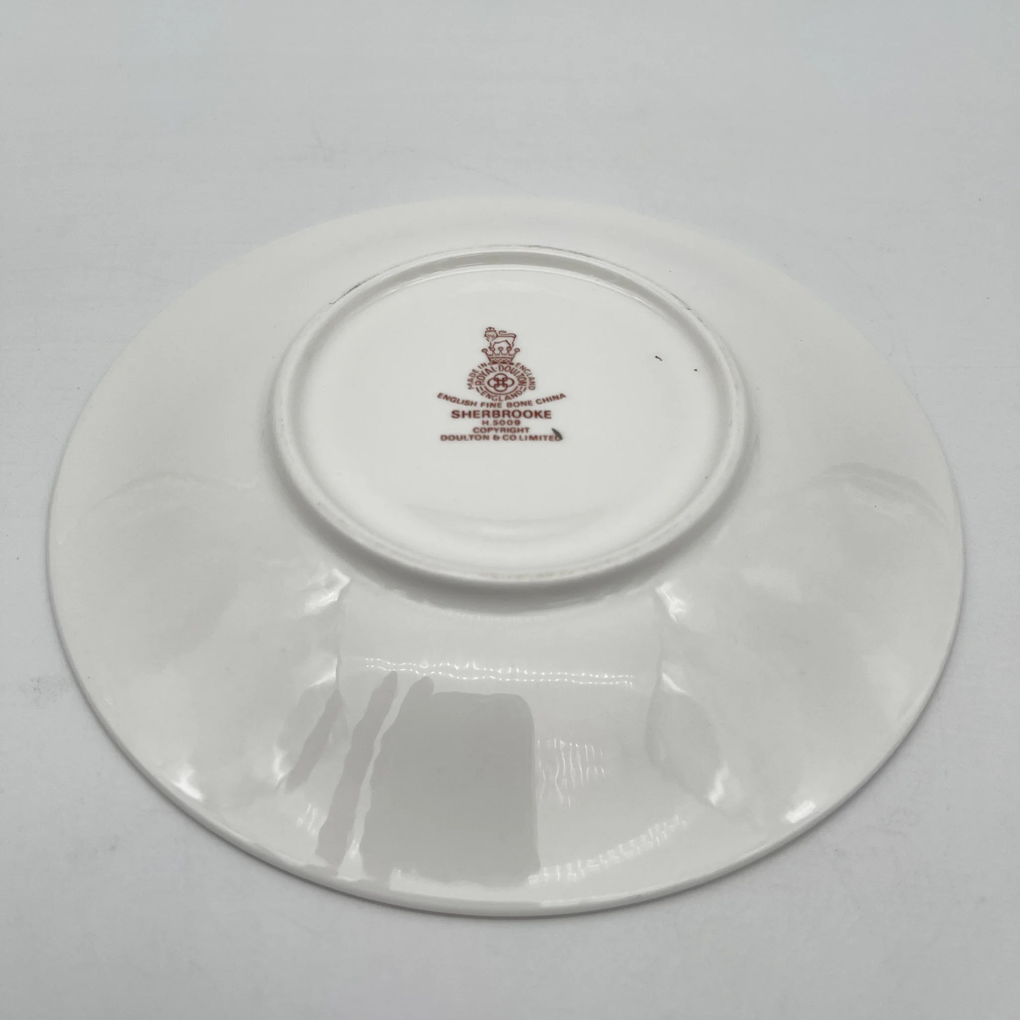 [Vintage] Soup cup & saucer 2P / Royal Doulton / Sherbrooke / 1970-1990s / Fine Bone China / England / Silver, Acanthus, Festoon (festoon)