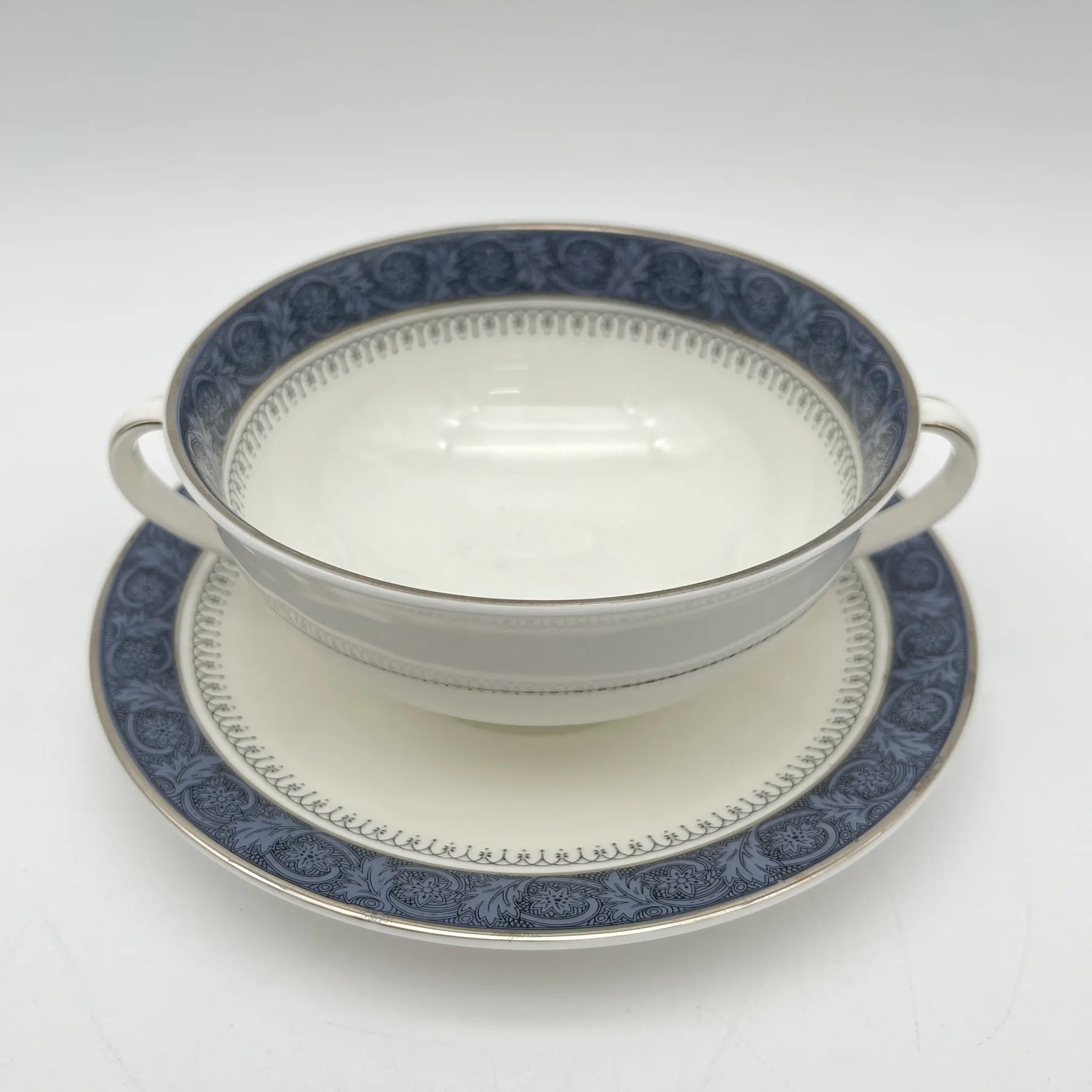 【ビンテージ】 スープカップ＆ソーサー2P / Royal Doulton (ロイヤルドルトン) / Sherbrooke / 1970-1990年代 / Fine Bone China / イギリス / 銀彩, アカンサス, フェストゥーン (花綱)