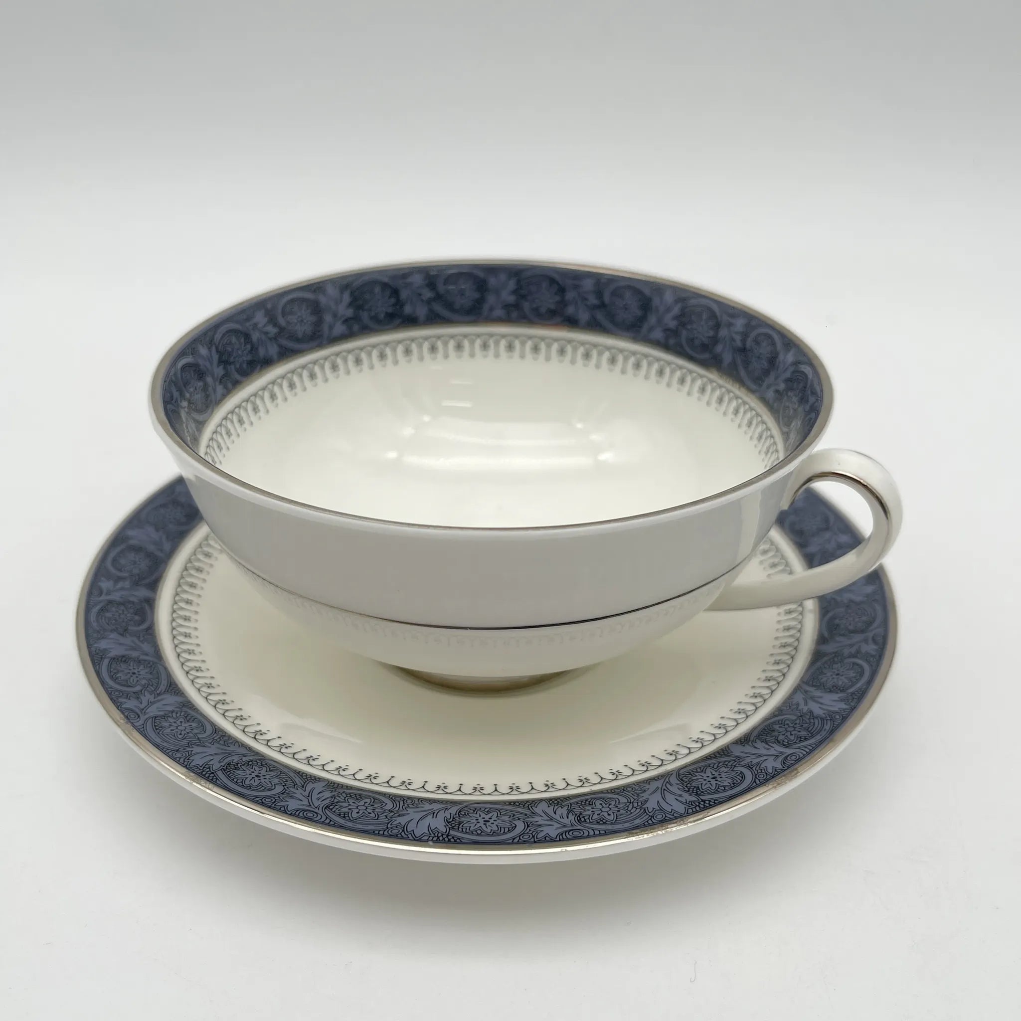 [Vintage] Soup cup & saucer 2P / Royal Doulton / Sherbrooke / 1970-1990s / Fine Bone China / England / Silver, Acanthus, Festoon (festoon)