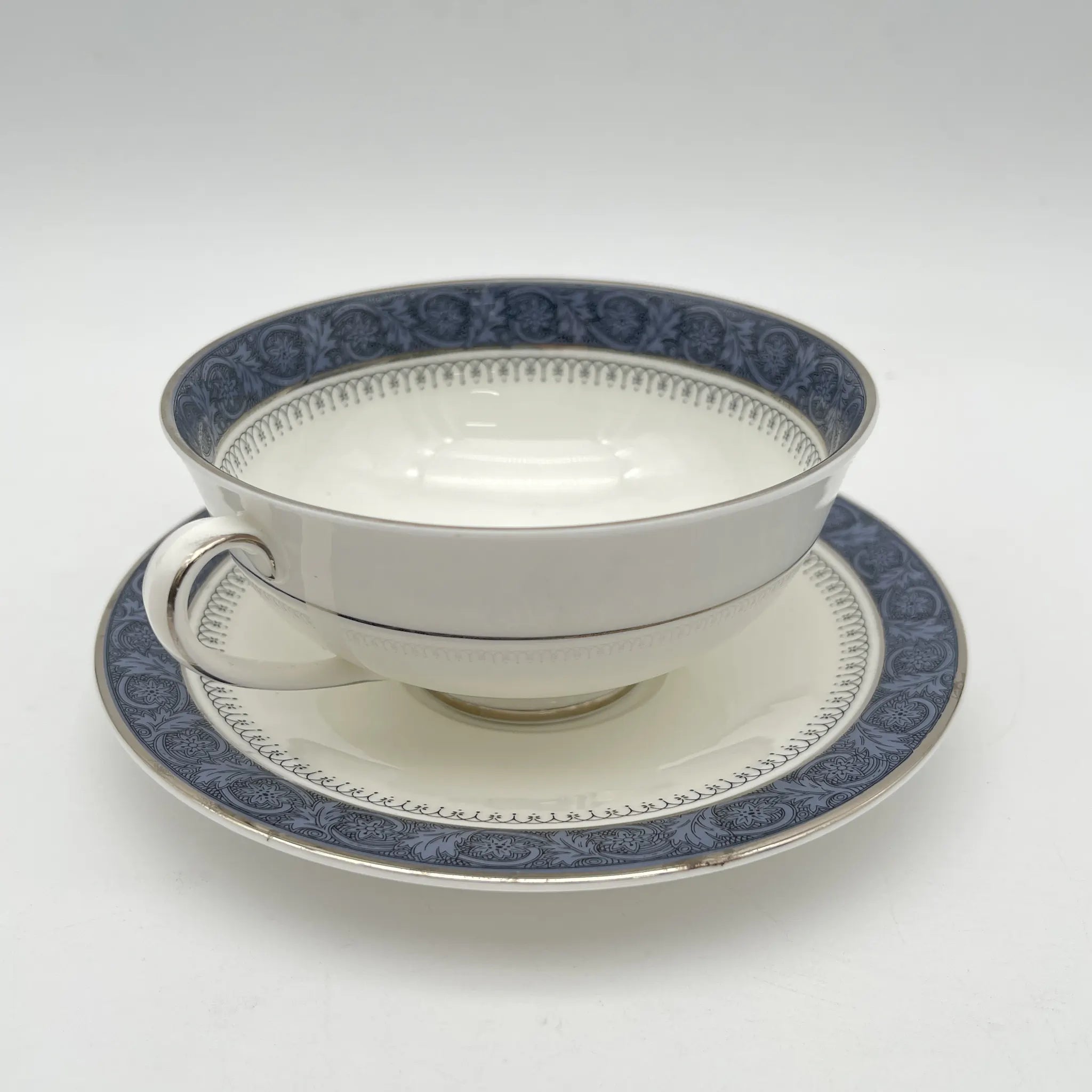 [Vintage] Soup cup & saucer 2P / Royal Doulton / Sherbrooke / 1970-1990s / Fine Bone China / England / Silver, Acanthus, Festoon (festoon)