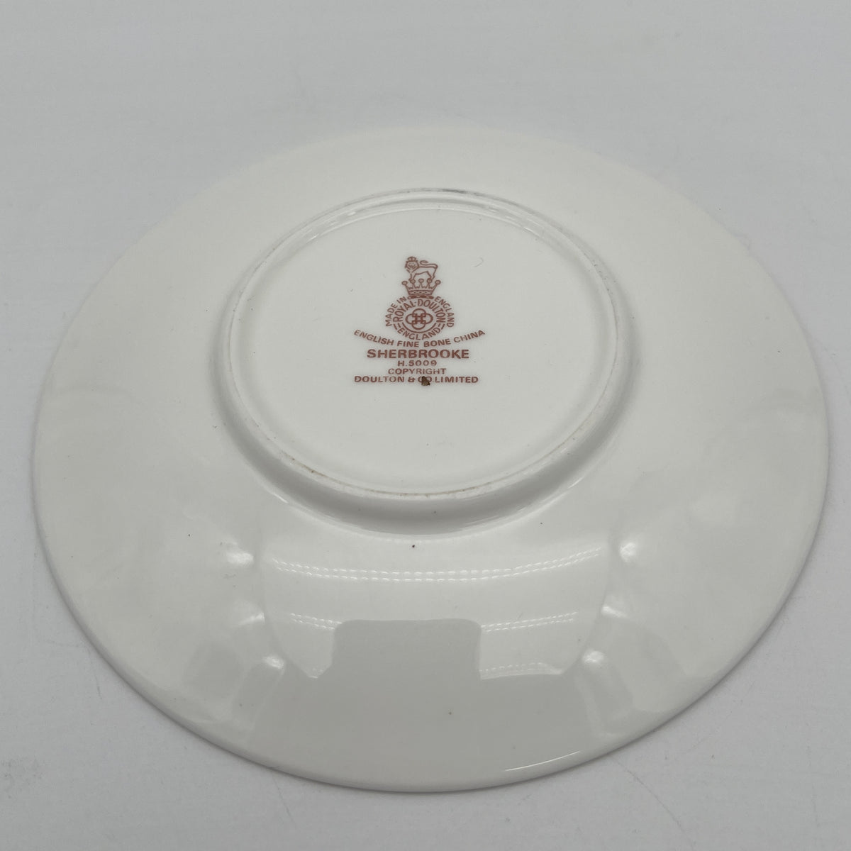 Royal Doulton / Cup & Saucer (Coffee Cup) / Sherbrooke / 1970-1990s / Fine Bone China / England / Silver, Acanthus, Coffee Cup, Set of 2 / [Vintage]