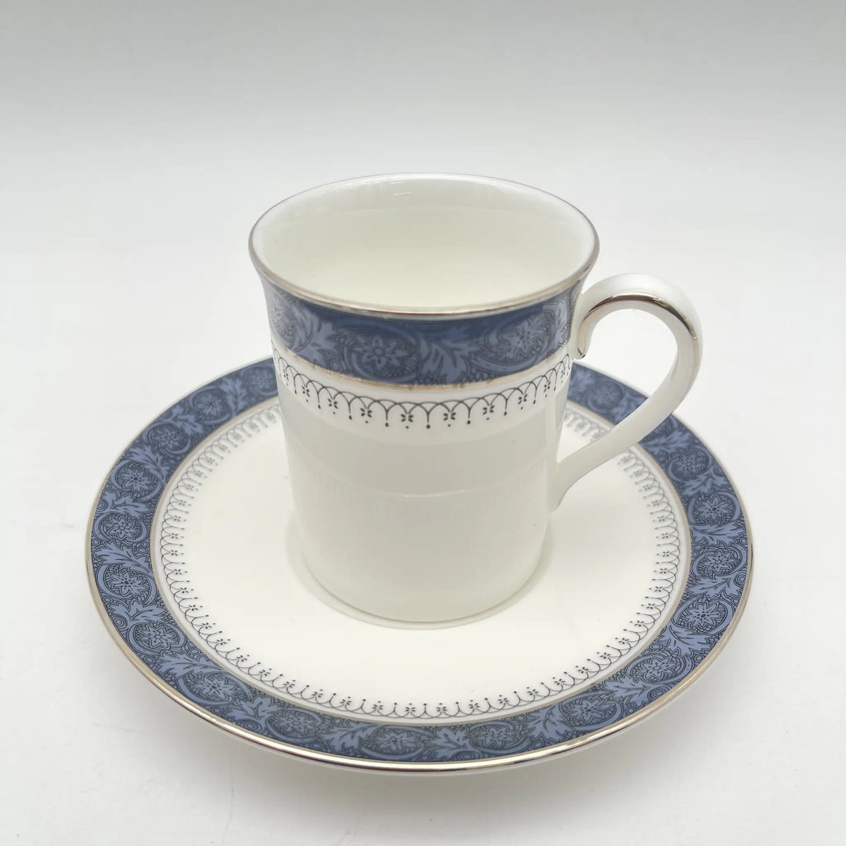 Royal Doulton（皇家道尔顿）/杯&碟子（咖啡杯）/ Sherbrooke / 1970-1990年代/ Fine Bone China /英国/ 银色，簕杜鹃，咖啡杯，蓝色/[葡萄酒]
