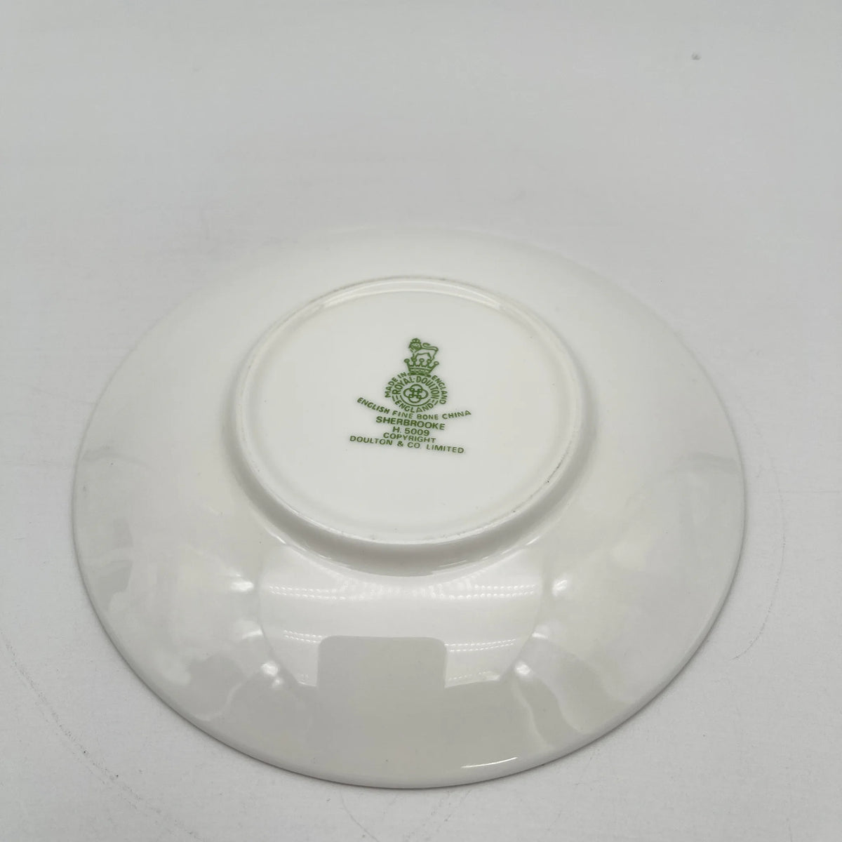 Royal Doulton（皇家道尔顿）/杯&碟子（咖啡杯）/ Sherbrooke / 1970-1990年代/ Fine Bone China /英国/ 银色，簕杜鹃，咖啡杯，蓝色/[葡萄酒]