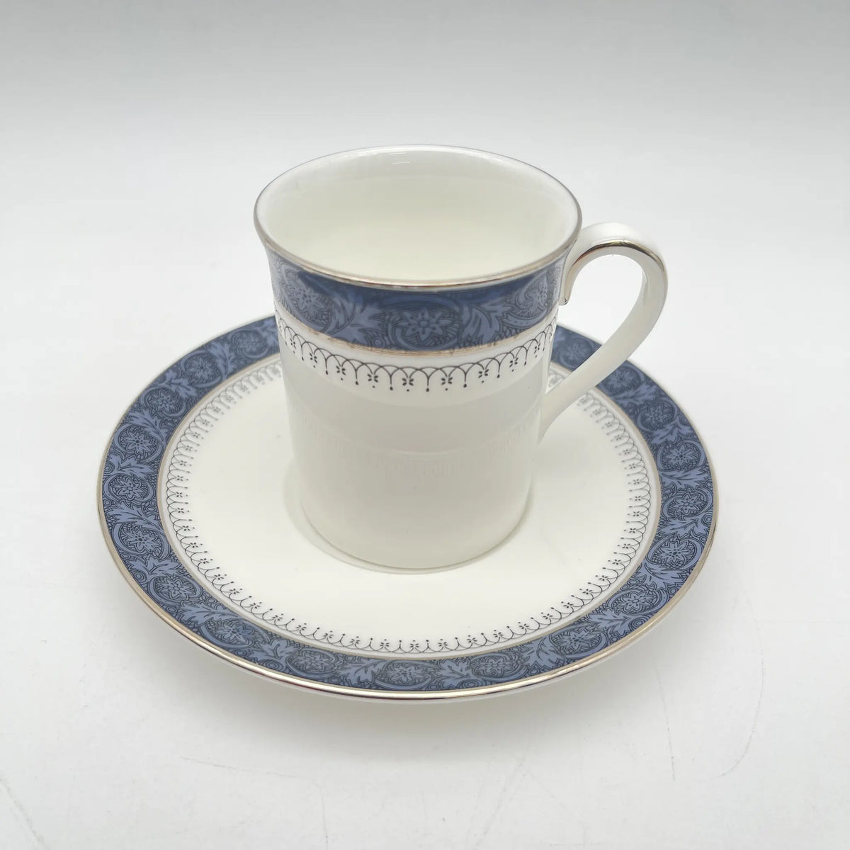 Royal Doulton（皇家道尔顿）/杯&碟子（咖啡杯）/ Sherbrooke / 1970-1990年代/ Fine Bone China /英国/ 银色，簕杜鹃，咖啡杯，蓝色/[葡萄酒]