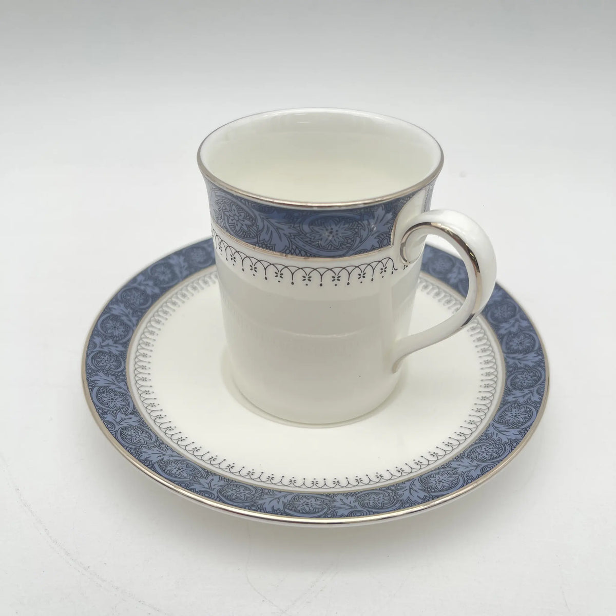 Royal Doulton（皇家道尔顿）/杯&碟子（咖啡杯）/ Sherbrooke / 1970-1990年代/ Fine Bone China /英国/ 银色，簕杜鹃，咖啡杯，蓝色/[葡萄酒]