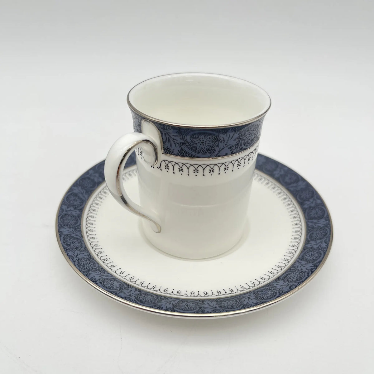 Royal Doulton（皇家道尔顿）/杯&碟子（咖啡杯）/ Sherbrooke / 1970-1990年代/ Fine Bone China /英国/ 银色，簕杜鹃，咖啡杯，蓝色/[葡萄酒]