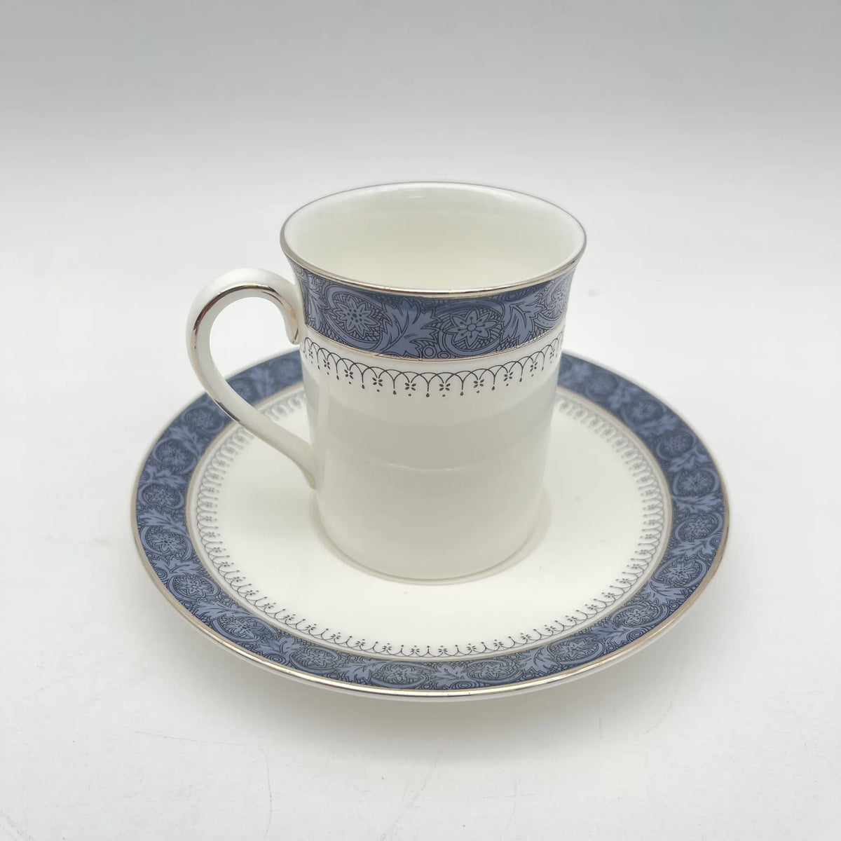 Royal Doulton（皇家道尔顿）/杯&碟子（咖啡杯）/ Sherbrooke / 1970-1990年代/ Fine Bone China /英国/ 银色，簕杜鹃，咖啡杯，蓝色/[葡萄酒]