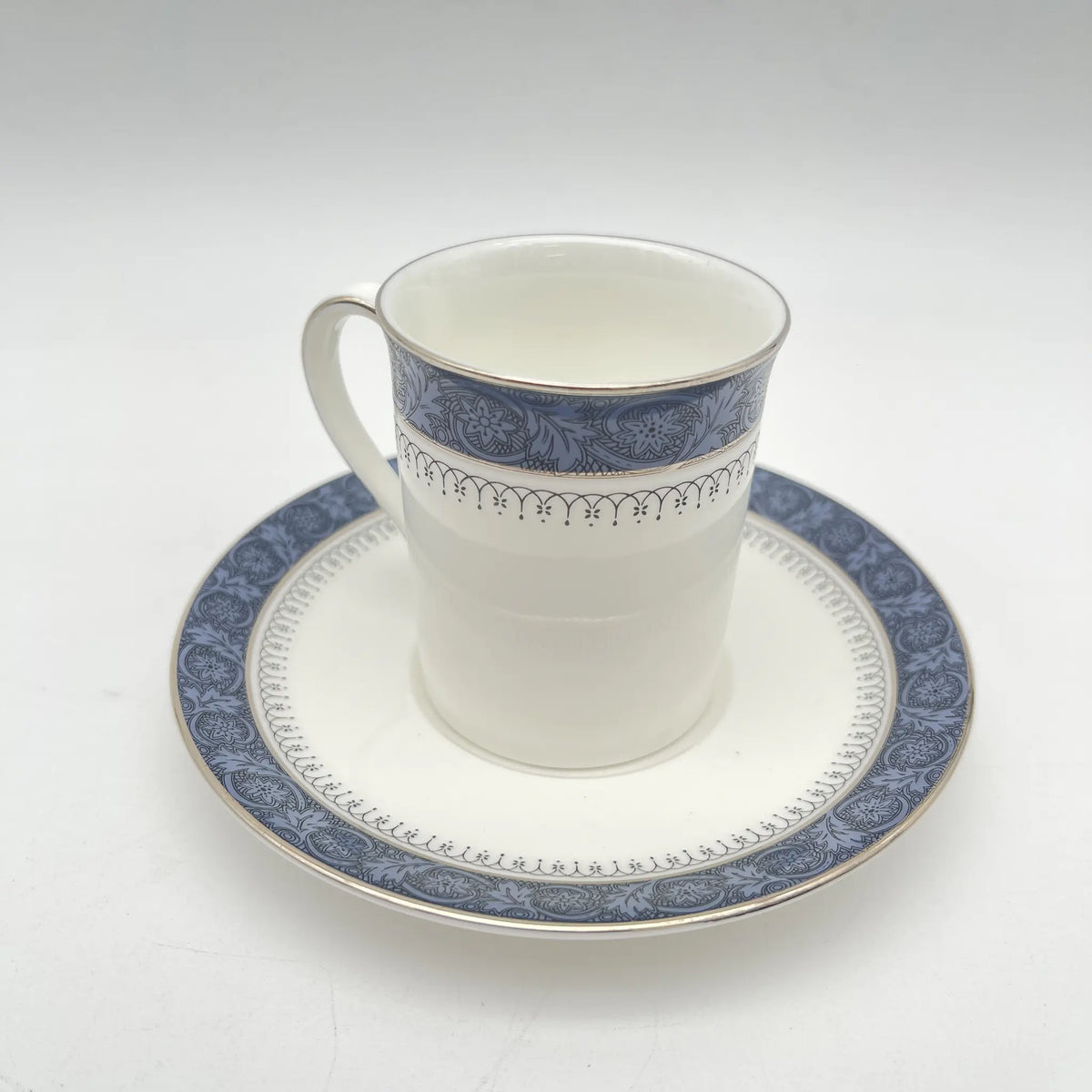 Royal Doulton（皇家道尔顿）/杯&碟子（咖啡杯）/ Sherbrooke / 1970-1990年代/ Fine Bone China /英国/ 银色，簕杜鹃，咖啡杯，蓝色/[葡萄酒]