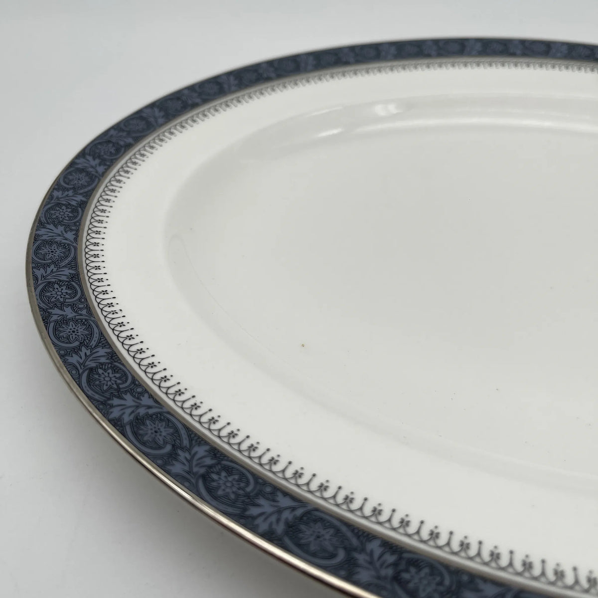 Royal Doulton / Oval serving plate (large plate) / Sherbrooke / 1970-1990s / Fine Bone China / England / Silver, acanthus, blue, Western tableware, dessert plate / [Vintage]