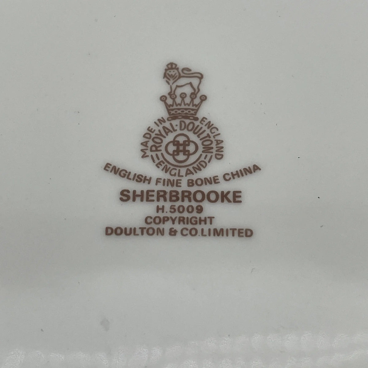 Royal Doulton / Soup plate (deep plate) / Sherbrooke / 1970-1990s / Fine Bone China / England / Silver, acanthus, blue, Western tableware, dessert plate / [Vintage]