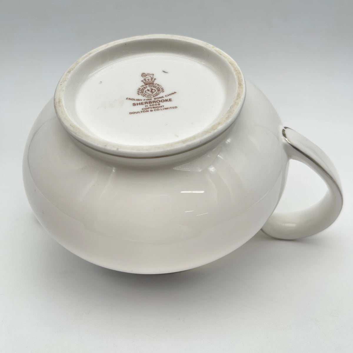Royal Doulton / Creamer (Milk Pitcher) / Sherbrooke / 1970-1990s / Fine Bone China / England / Silver, Acanthus, Blue, Western Tableware, Tea Time / [Vintage]