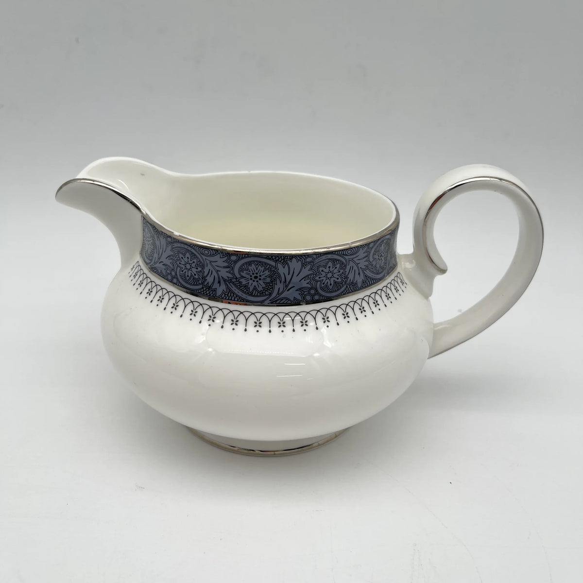 Royal Doulton (ロイヤルドルトン) / クリーマー (ミルクピッチャー) / Sherbrooke / 1970-1990年代 / Fine Bone China / イギリス / 銀彩, アカンサス,ブルー,洋食器,ティータイム / [ビンテージ]
