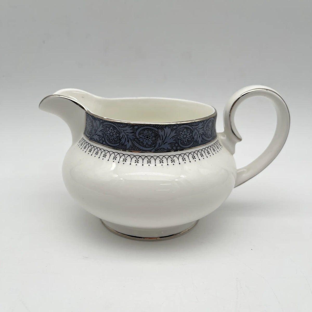 Royal Doulton (ロイヤルドルトン) / クリーマー (ミルクピッチャー) / Sherbrooke / 1970-1990年代 / Fine Bone China / イギリス / 銀彩, アカンサス,ブルー,洋食器,ティータイム / [ビンテージ]