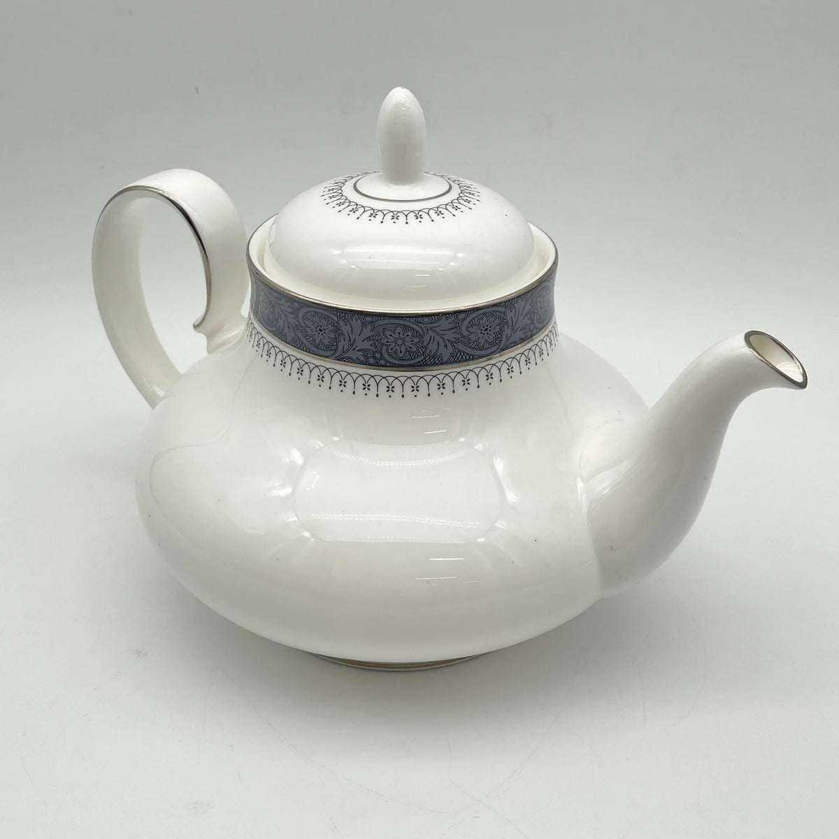 Royal Doulton / Teapot (coffee pod) / Sherbrooke / 1970-1990s / Fine Bone China / England / Silver, acanthus, blue, Western tableware, tea time, coffee pot / [Vintage]