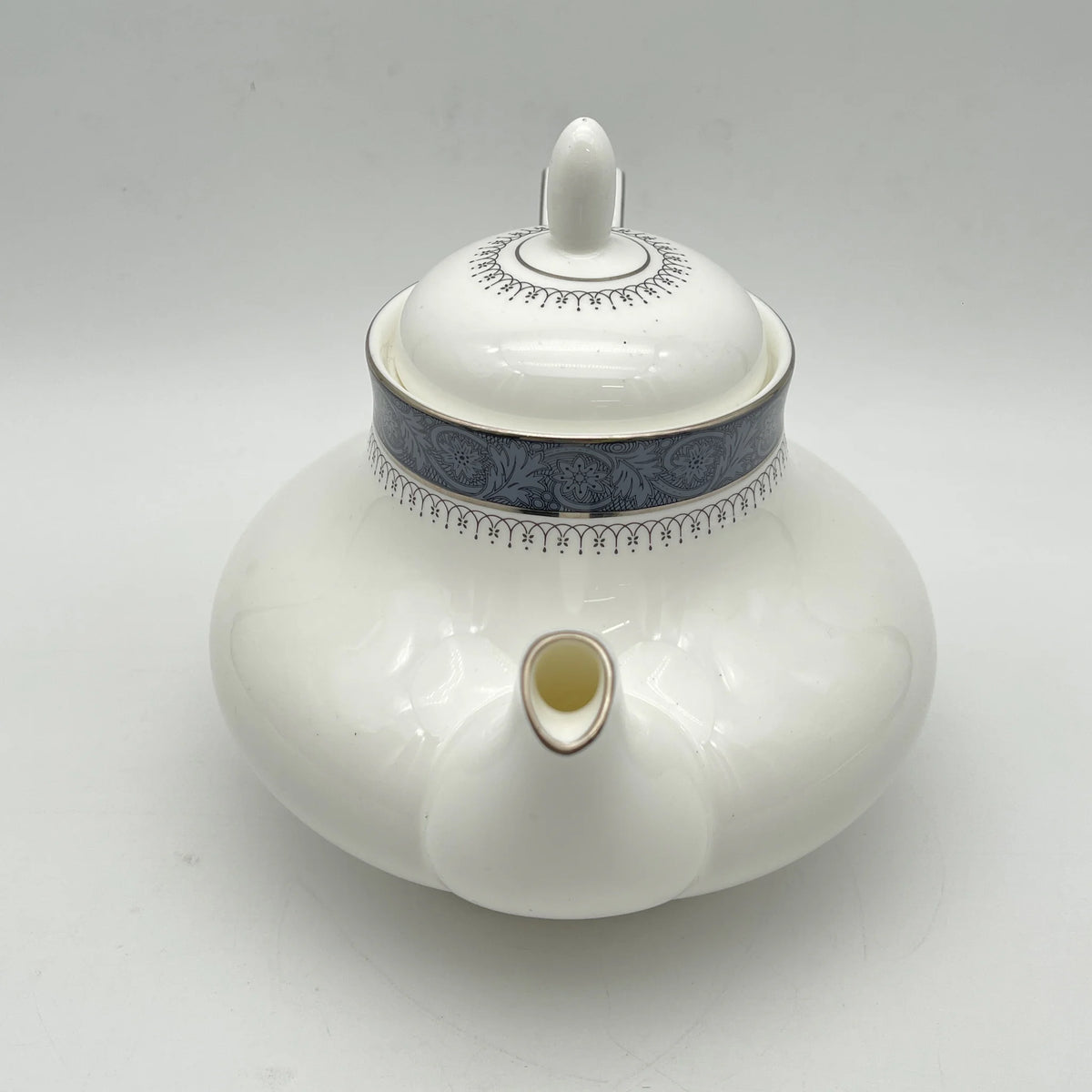 Royal Doulton / Teapot (coffee pod) / Sherbrooke / 1970-1990s / Fine Bone China / England / Silver, acanthus, blue, Western tableware, tea time, coffee pot / [Vintage]