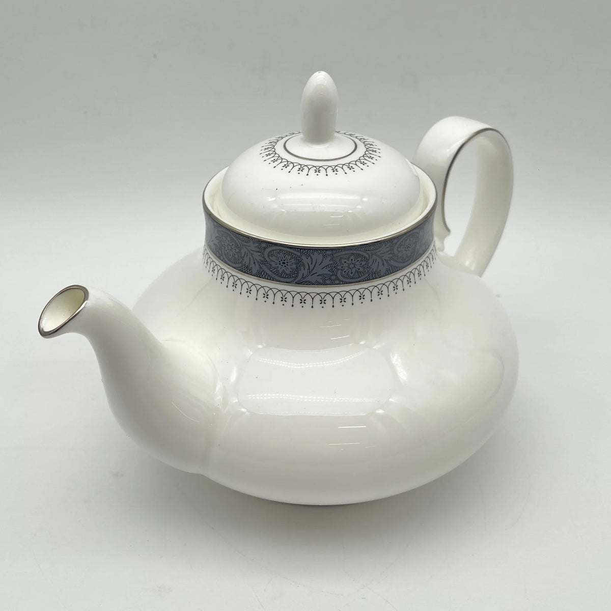 Royal Doulton / Teapot (coffee pod) / Sherbrooke / 1970-1990s / Fine Bone China / England / Silver, acanthus, blue, Western tableware, tea time, coffee pot / [Vintage]