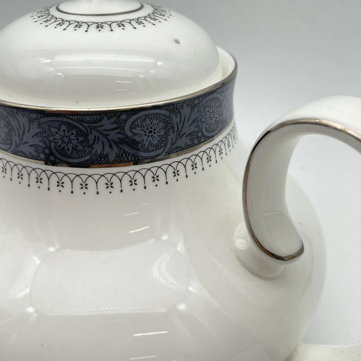 Royal Doulton / Teapot (coffee pod) / Sherbrooke / 1970-1990s / Fine Bone China / England / Silver, acanthus, blue, Western tableware, tea time, coffee pot / [Vintage]