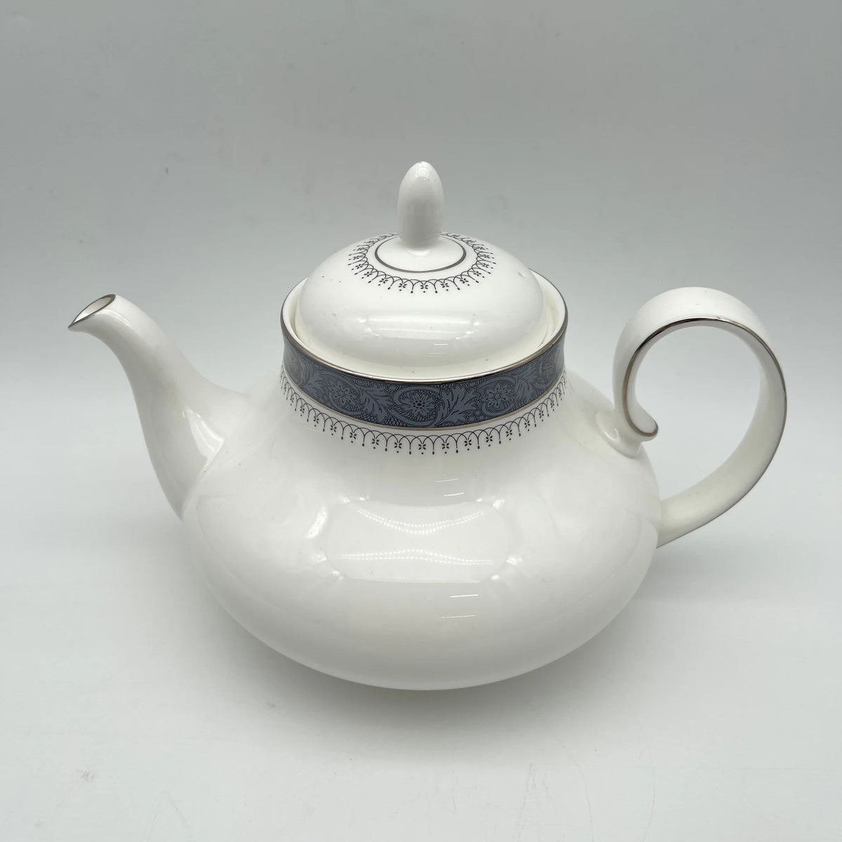 Royal Doulton (ロイヤルドルトン) / ティーポット(コーヒーポッド) / Sherbrooke / 1970-1990年代 / Fine Bone China / イギリス / 銀彩, アカンサス,ブルー,洋食器,ティータイム,コーヒーポット / [ビンテージ]