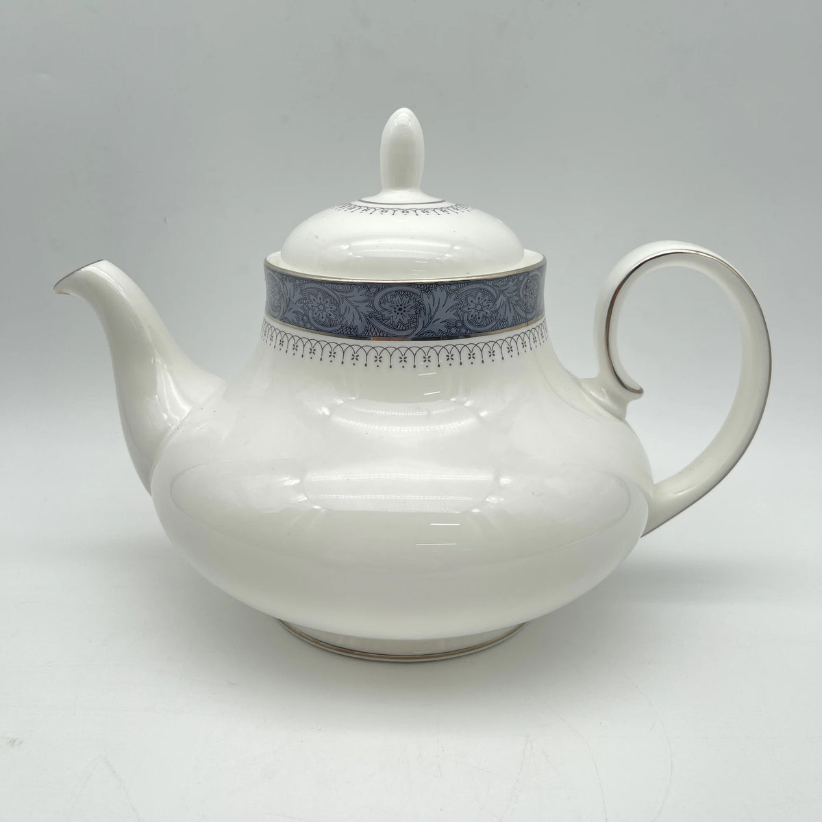 Royal Doulton (ロイヤルドルトン) / ティーポット(コーヒーポッド) / Sherbrooke / 1970-1990年代 / Fine Bone China / イギリス / 銀彩, アカンサス,ブルー,洋食器,ティータイム,コーヒーポット / [ビンテージ]