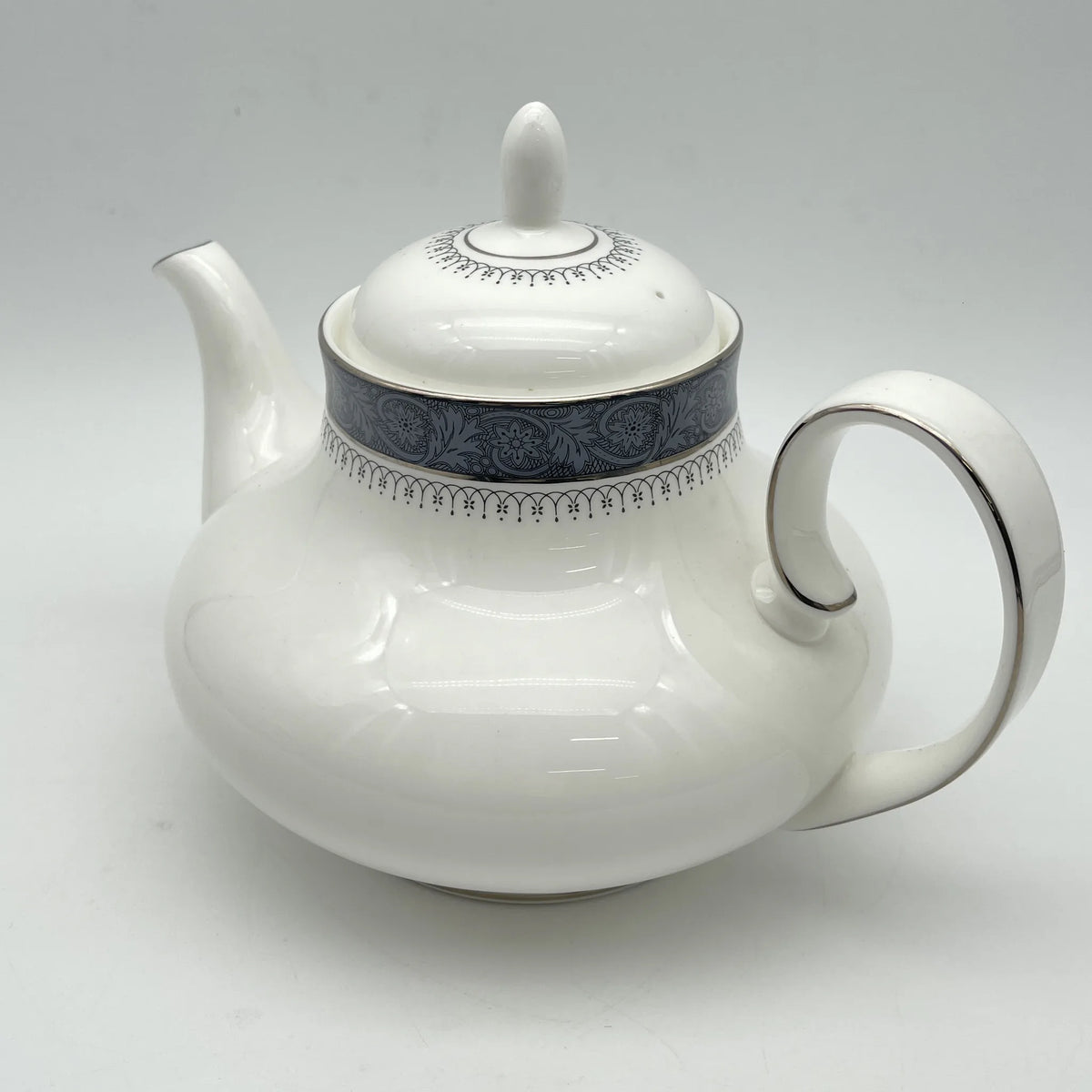 Royal Doulton / Teapot (coffee pod) / Sherbrooke / 1970-1990s / Fine Bone China / England / Silver, acanthus, blue, Western tableware, tea time, coffee pot / [Vintage]