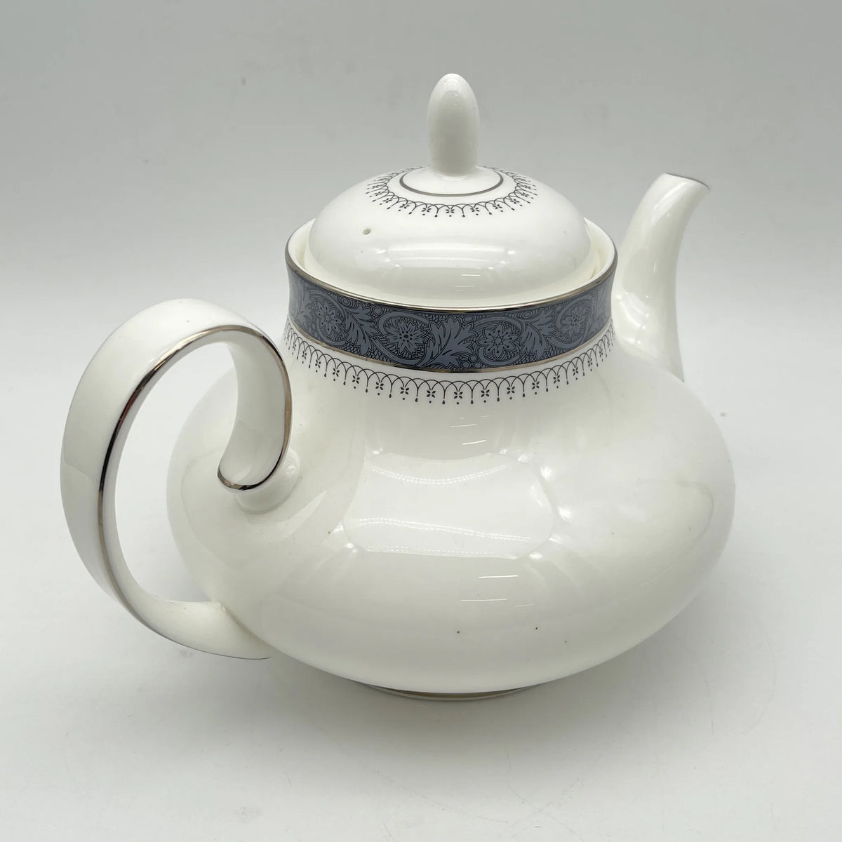 Royal Doulton / Teapot (coffee pod) / Sherbrooke / 1970-1990s / Fine Bone China / England / Silver, acanthus, blue, Western tableware, tea time, coffee pot / [Vintage]