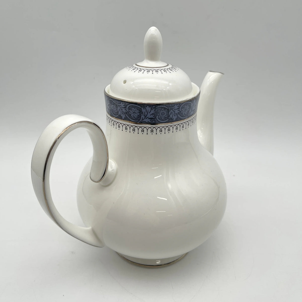 Royal Doulton / Teapot (coffee pod) / Sherbrooke / 1970-1990s / Fine Bone China / England / Silver, acanthus, blue, Western tableware, tea time, coffee pot / [Vintage]