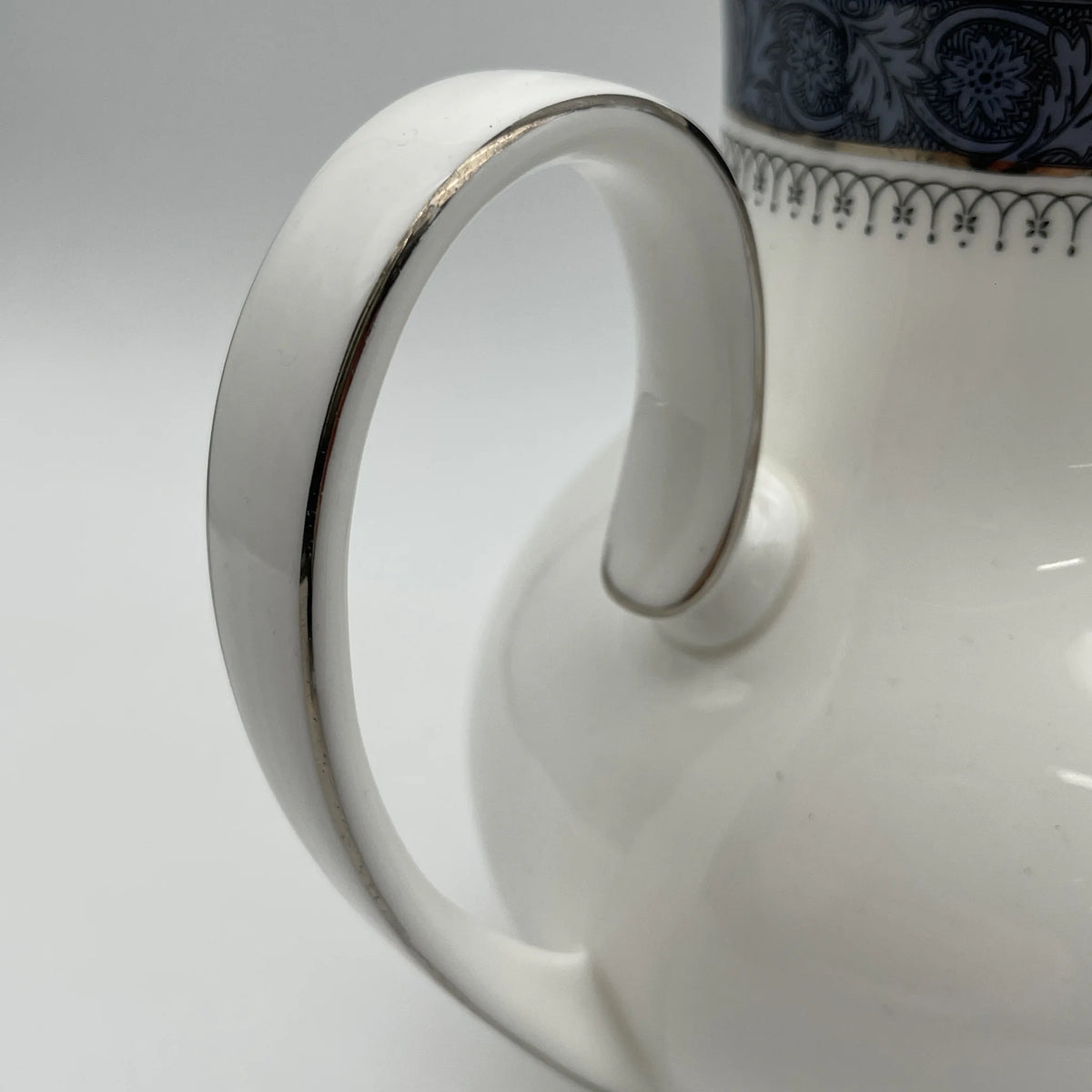 Royal Doulton / Teapot (coffee pod) / Sherbrooke / 1970-1990s / Fine Bone China / England / Silver, acanthus, blue, Western tableware, tea time, coffee pot / [Vintage]