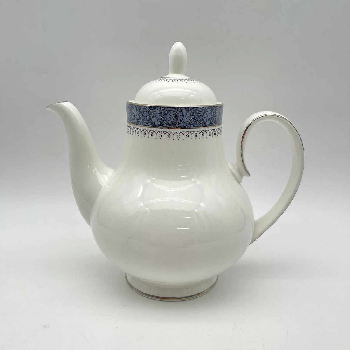 Royal Doulton (ロイヤルドルトン) / ティーポット(コーヒーポッド) / Sherbrooke / 1970-1990年代 / Fine Bone China / イギリス / 銀彩, アカンサス,ブルー,洋食器,ティータイム,コーヒーポット / [ビンテージ]