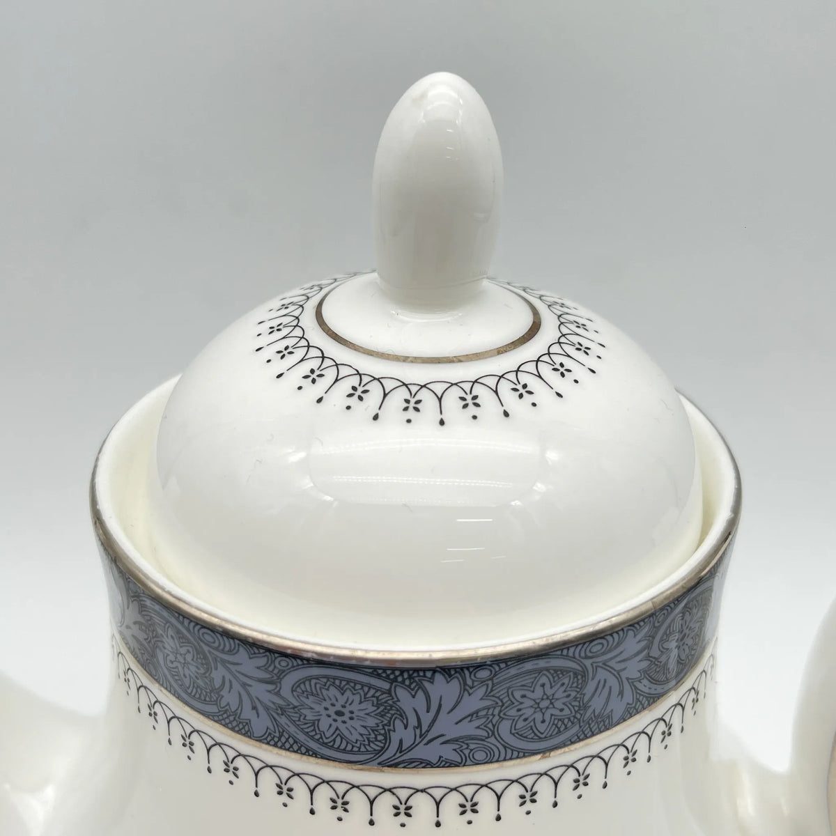 Royal Doulton / Teapot (coffee pod) / Sherbrooke / 1970-1990s / Fine Bone China / England / Silver, acanthus, blue, Western tableware, tea time, coffee pot / [Vintage]