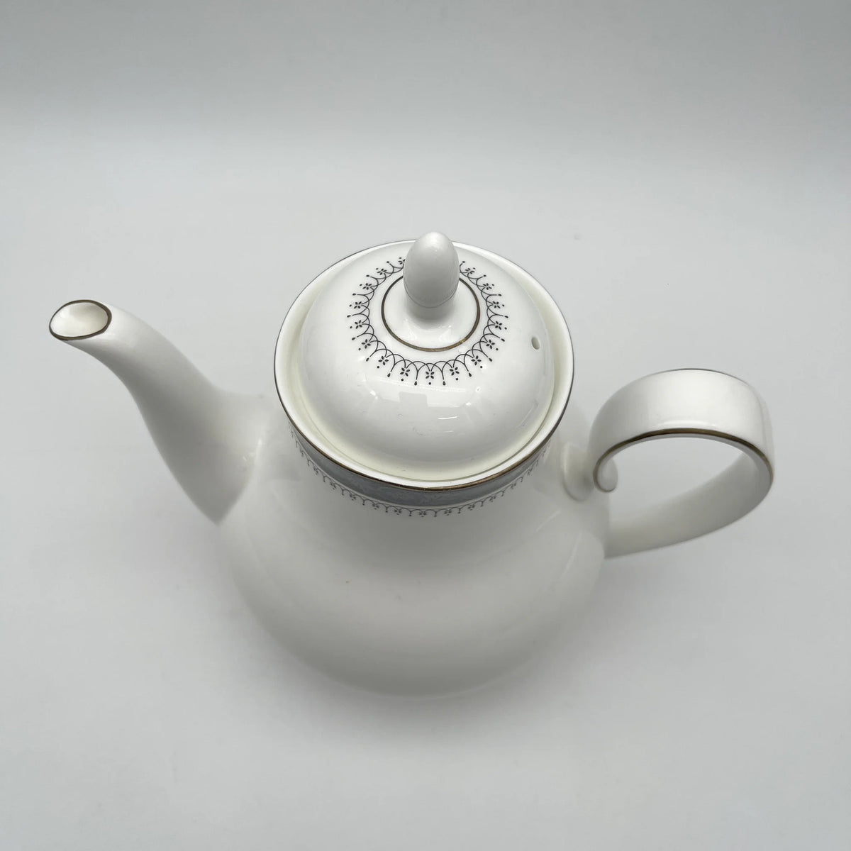 Royal Doulton / Teapot (coffee pod) / Sherbrooke / 1970-1990s / Fine Bone China / England / Silver, acanthus, blue, Western tableware, tea time, coffee pot / [Vintage]