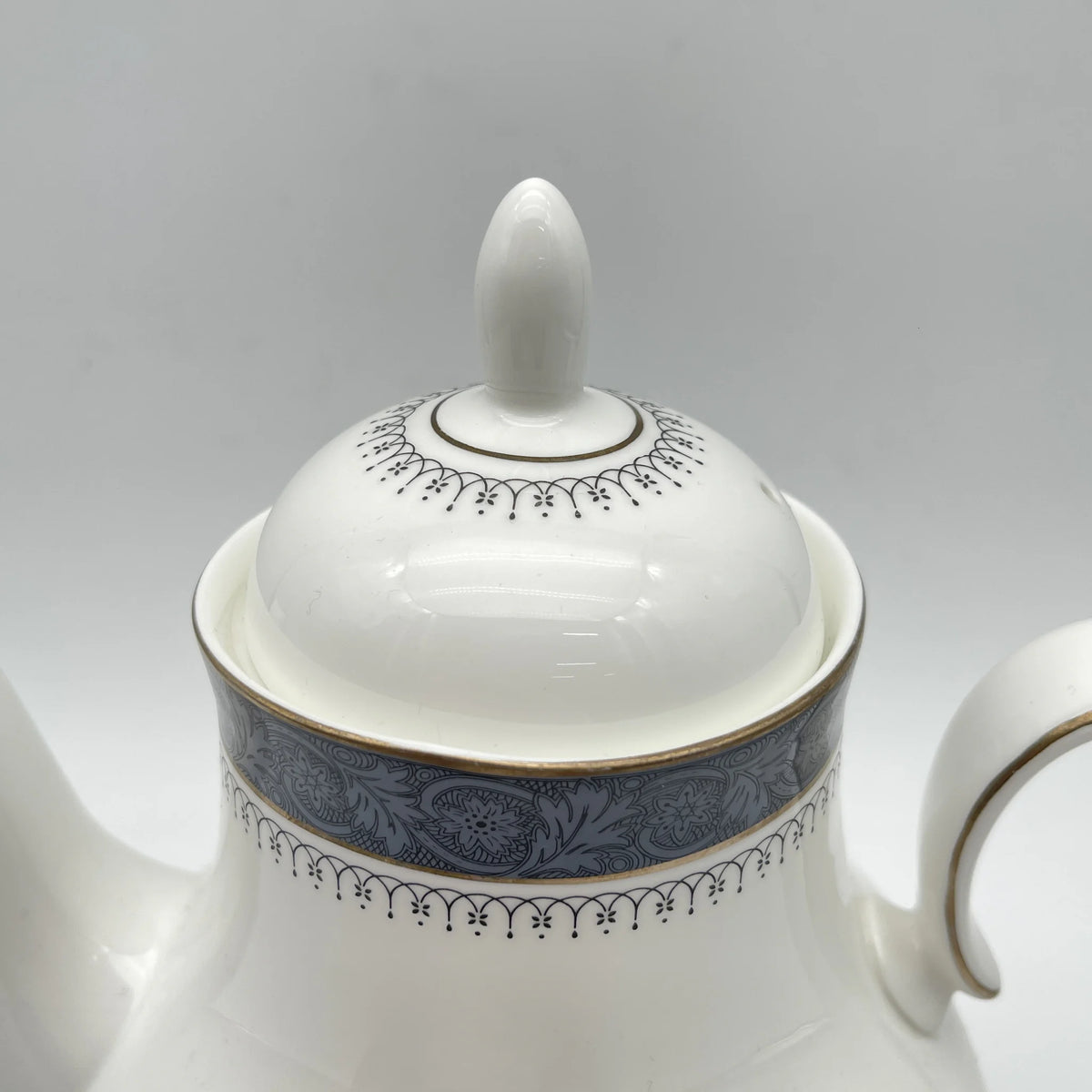 Royal Doulton / Teapot (coffee pod) / Sherbrooke / 1970-1990s / Fine Bone China / England / Silver, acanthus, blue, Western tableware, tea time, coffee pot / [Vintage]