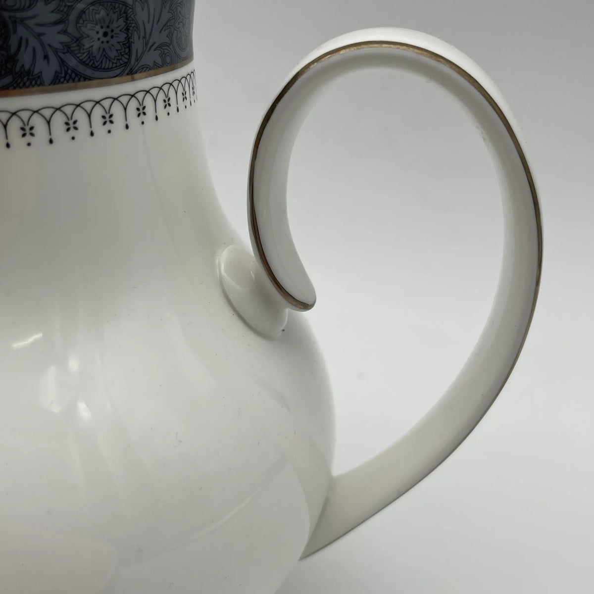 Royal Doulton / Teapot (coffee pod) / Sherbrooke / 1970-1990s / Fine Bone China / England / Silver, acanthus, blue, Western tableware, tea time, coffee pot / [Vintage]