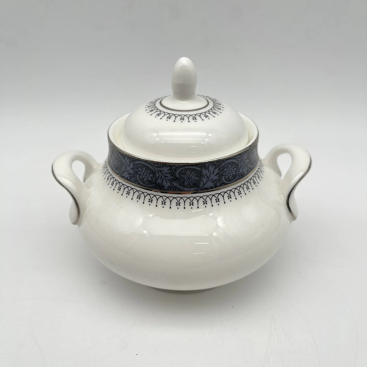 Royal Doulton (ロイヤルドルトン) / シュガーボウル (シュガーポット) / Sherbrooke / 1970-1990年代 / Fine Bone China / イギリス / 銀彩, アカンサス,ブルー,洋食器,ティータイム,コーヒーポット / [ビンテージ]