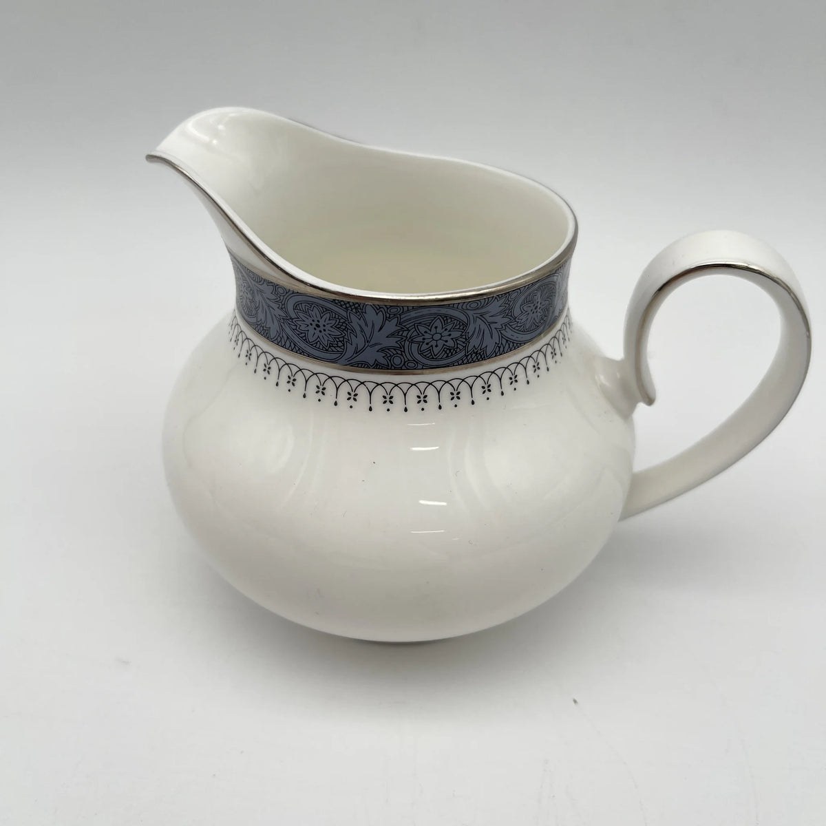 Royal Doulton (ロイヤルドルトン) / クリーマー (ミルクピッチャー) / Sherbrooke / 1970-1990年代 / Fine Bone China / イギリス / 銀彩, アカンサス,ブルー,洋食器,ティータイム,ジャグ / [ビンテージ]