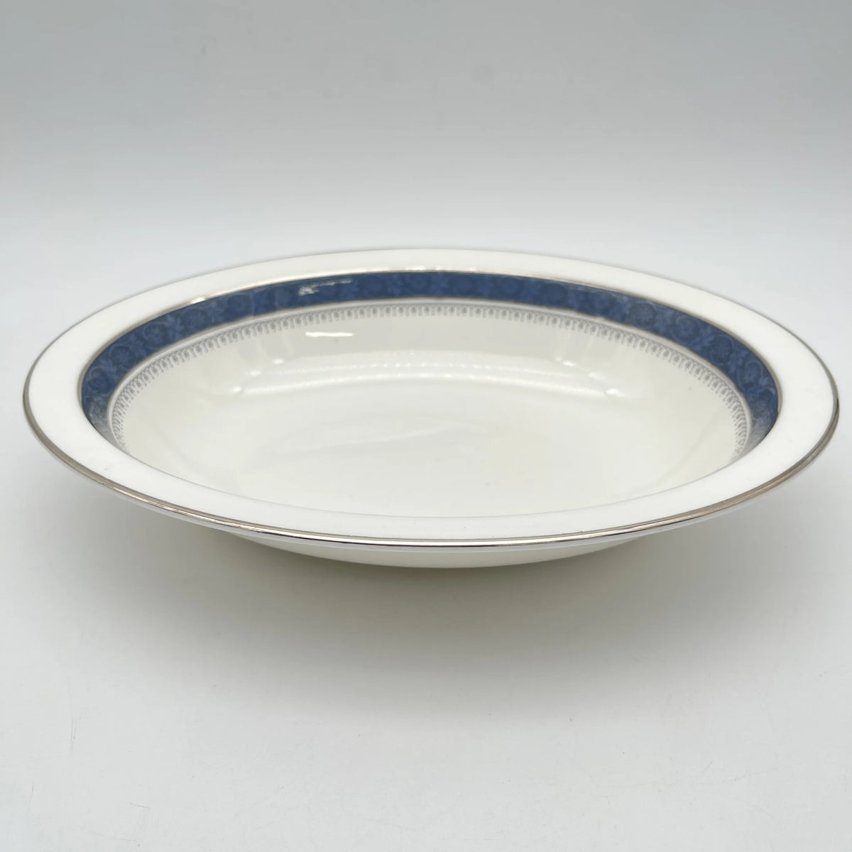 Royal Doulton (ロイヤルドルトン) / オーバルサービングボウル (大鉢) / Sherbrooke / 1970-1990年代 / Fine Bone China / イギリス / 銀彩, アカンサス,ブルー,洋食器,デザートプレート / [ビンテージ]