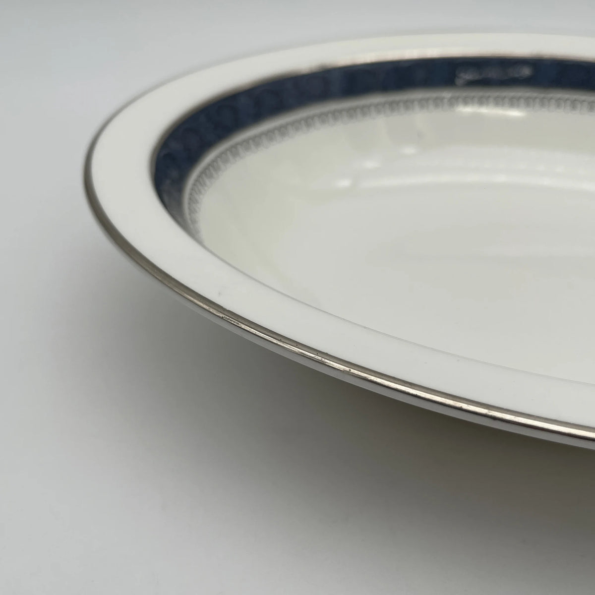 Royal Doulton / Oval serving bowl (large bowl) / Sherbrooke / 1970-1990s / Fine Bone China / England / Silver, acanthus, blue, Western tableware, dessert plate / [Vintage]