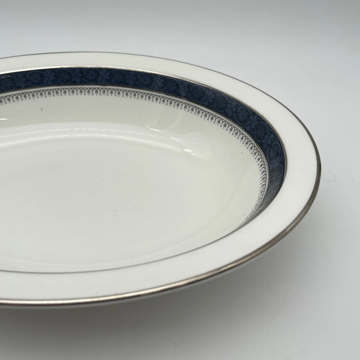 Royal Doulton / Oval serving bowl (large bowl) / Sherbrooke / 1970-1990s / Fine Bone China / England / Silver, acanthus, blue, Western tableware, dessert plate / [Vintage]