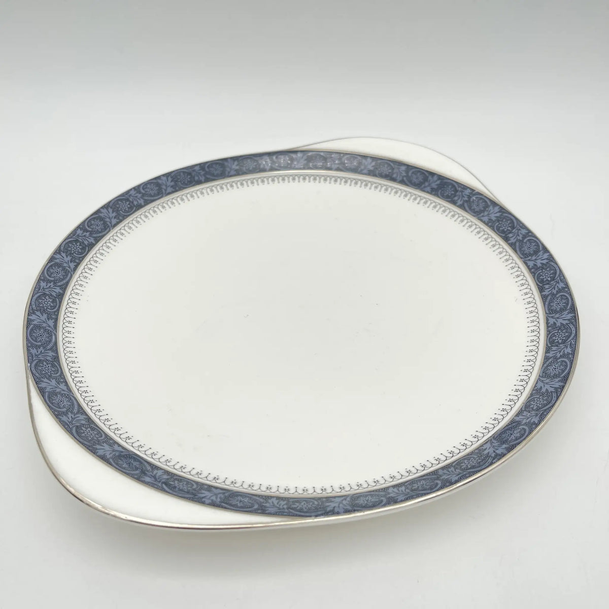 Royal Doulton / Serving plate (large plate) / Sherbrooke / 1970-1990s / Fine Bone China / England / Silver, acanthus, blue, Western tableware, dessert plate, pasta plate, curry plate / [Vintage]
