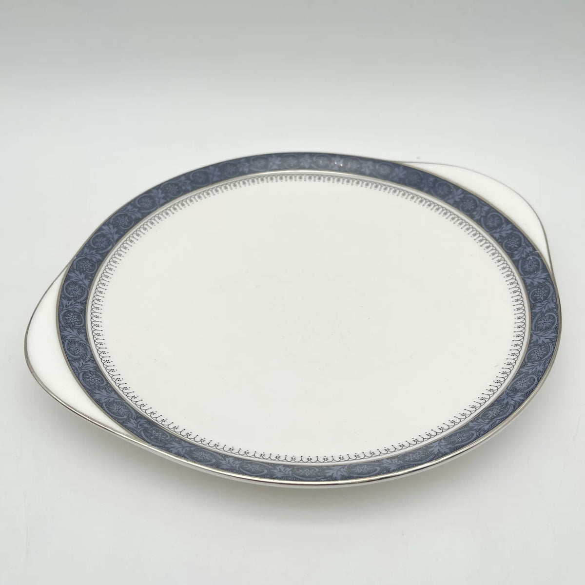 Royal Doulton / Serving plate (large plate) / Sherbrooke / 1970-1990s / Fine Bone China / England / Silver, acanthus, blue, Western tableware, dessert plate, pasta plate, curry plate / [Vintage]