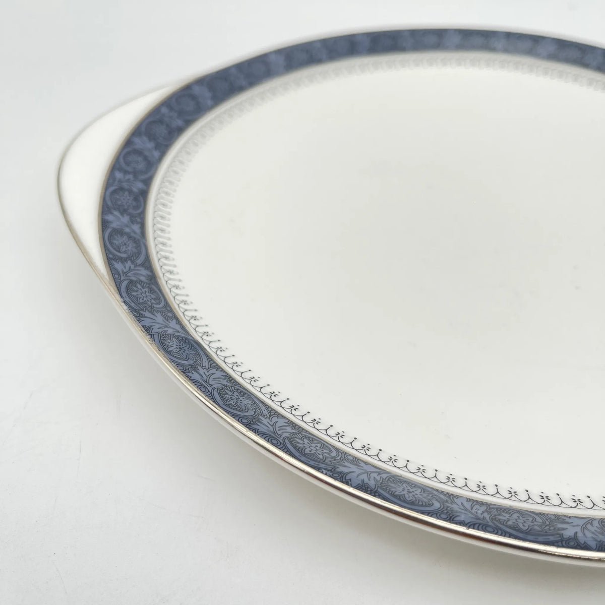 Royal Doulton / Serving plate (large plate) / Sherbrooke / 1970-1990s / Fine Bone China / England / Silver, acanthus, blue, Western tableware, dessert plate, pasta plate, curry plate / [Vintage]