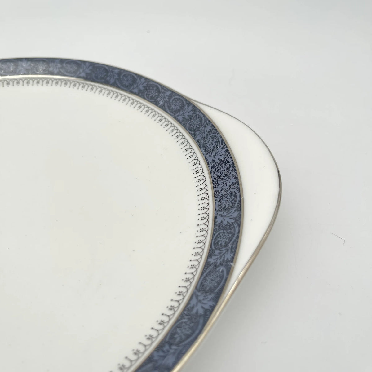 Royal Doulton / Serving plate (large plate) / Sherbrooke / 1970-1990s / Fine Bone China / England / Silver, acanthus, blue, Western tableware, dessert plate, pasta plate, curry plate / [Vintage]